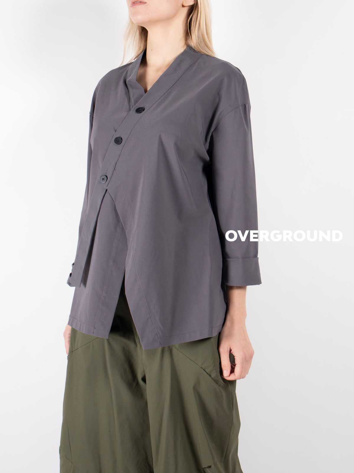 CAMICIA SCOLLO A V CON ABBOTTONATURA TRASVERSALE - OVERGROUND STORE