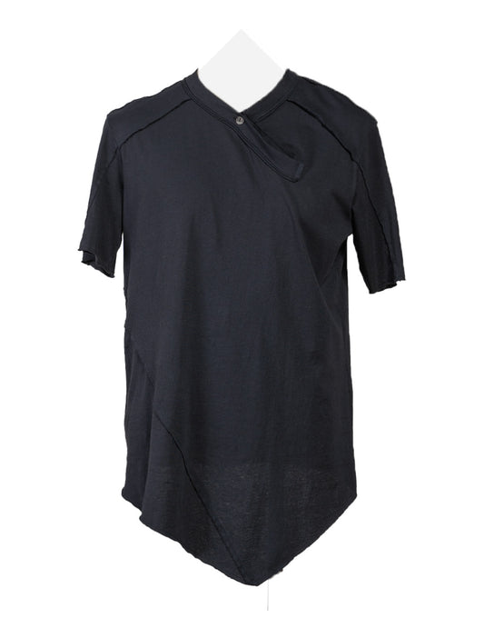 T-SHIRT CON BOTTONE