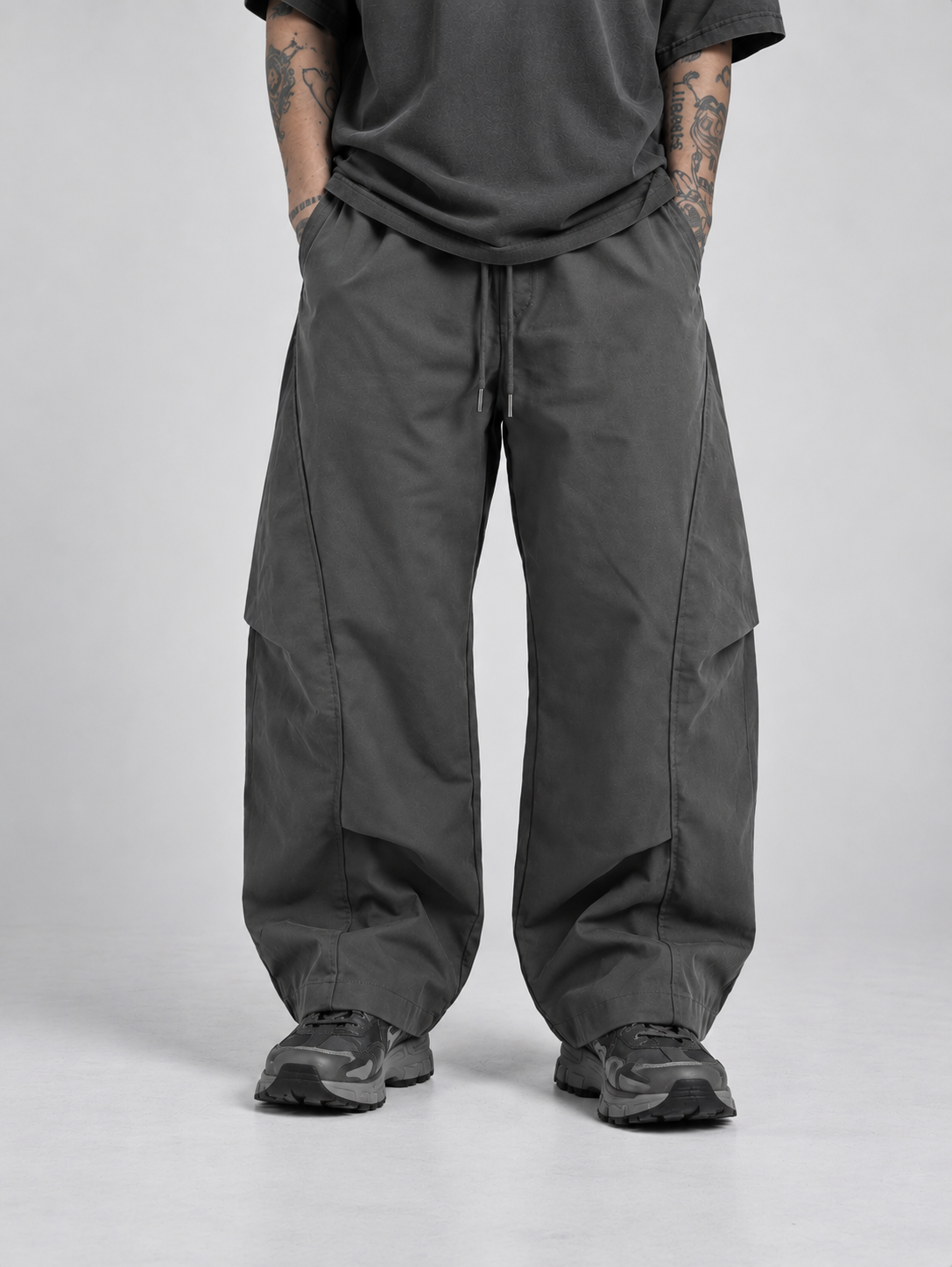 PANTALONE OVER CON CUCITURA SUL GAMBULE