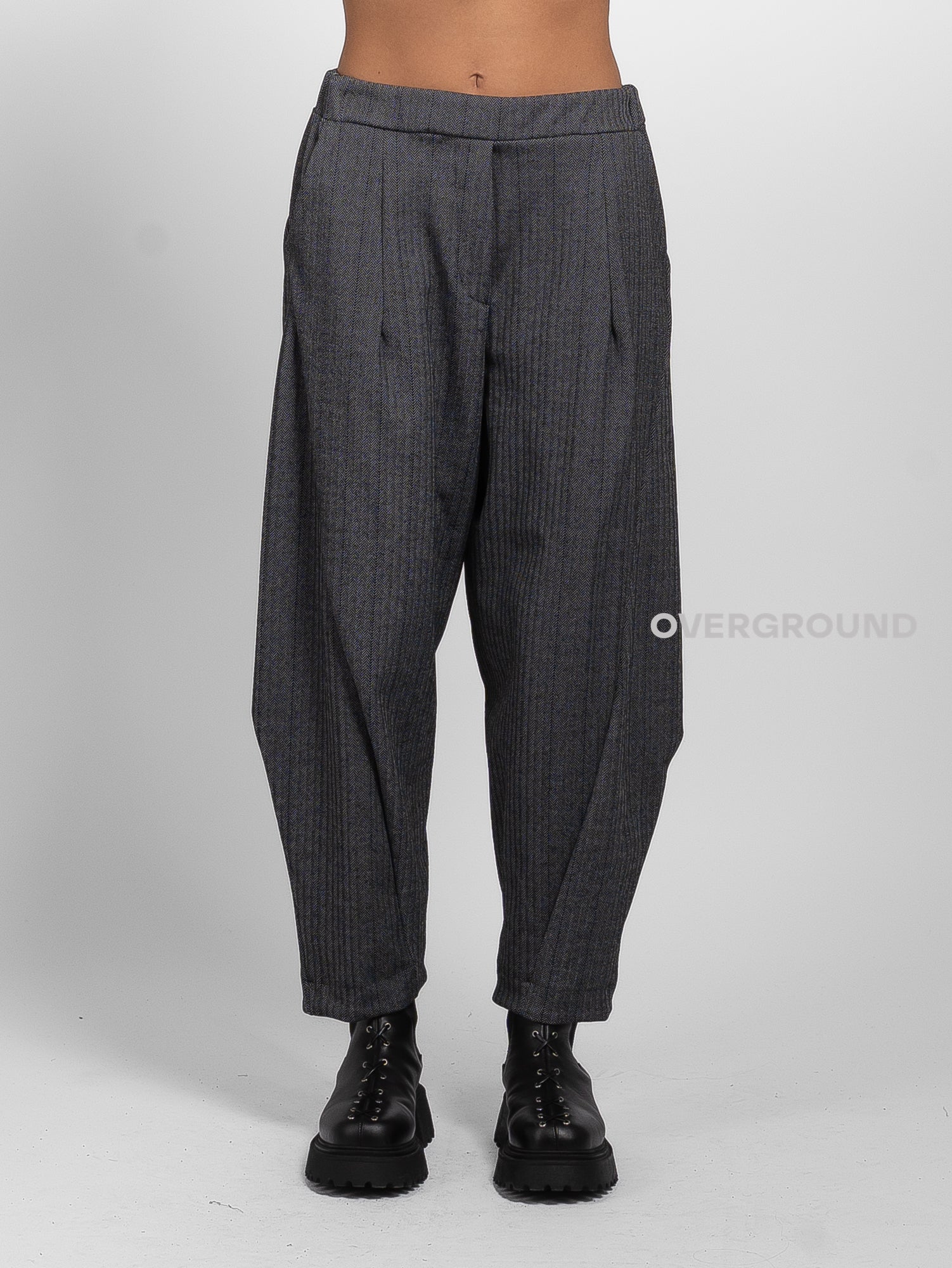 PANTALONE OVER RIGATO CON CUCITURE SUL GAMBULE