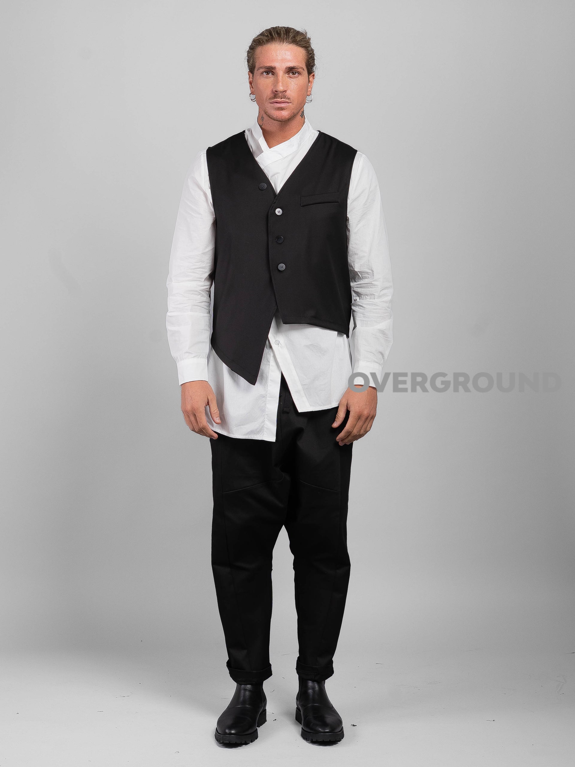 GILET CON ABBOTTONATURA ASIMMETRICA