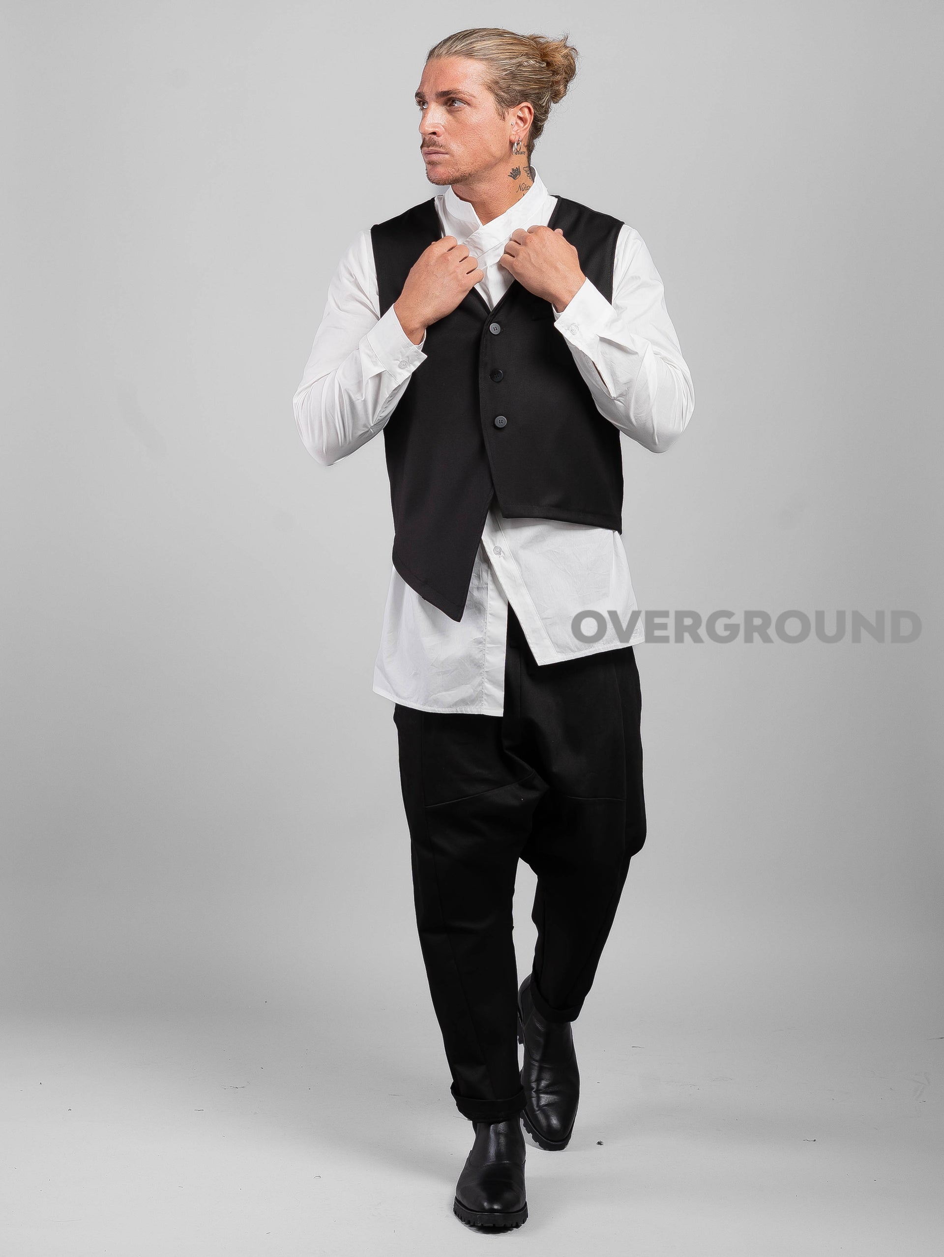 GILET CON ABBOTTONATURA ASIMMETRICA