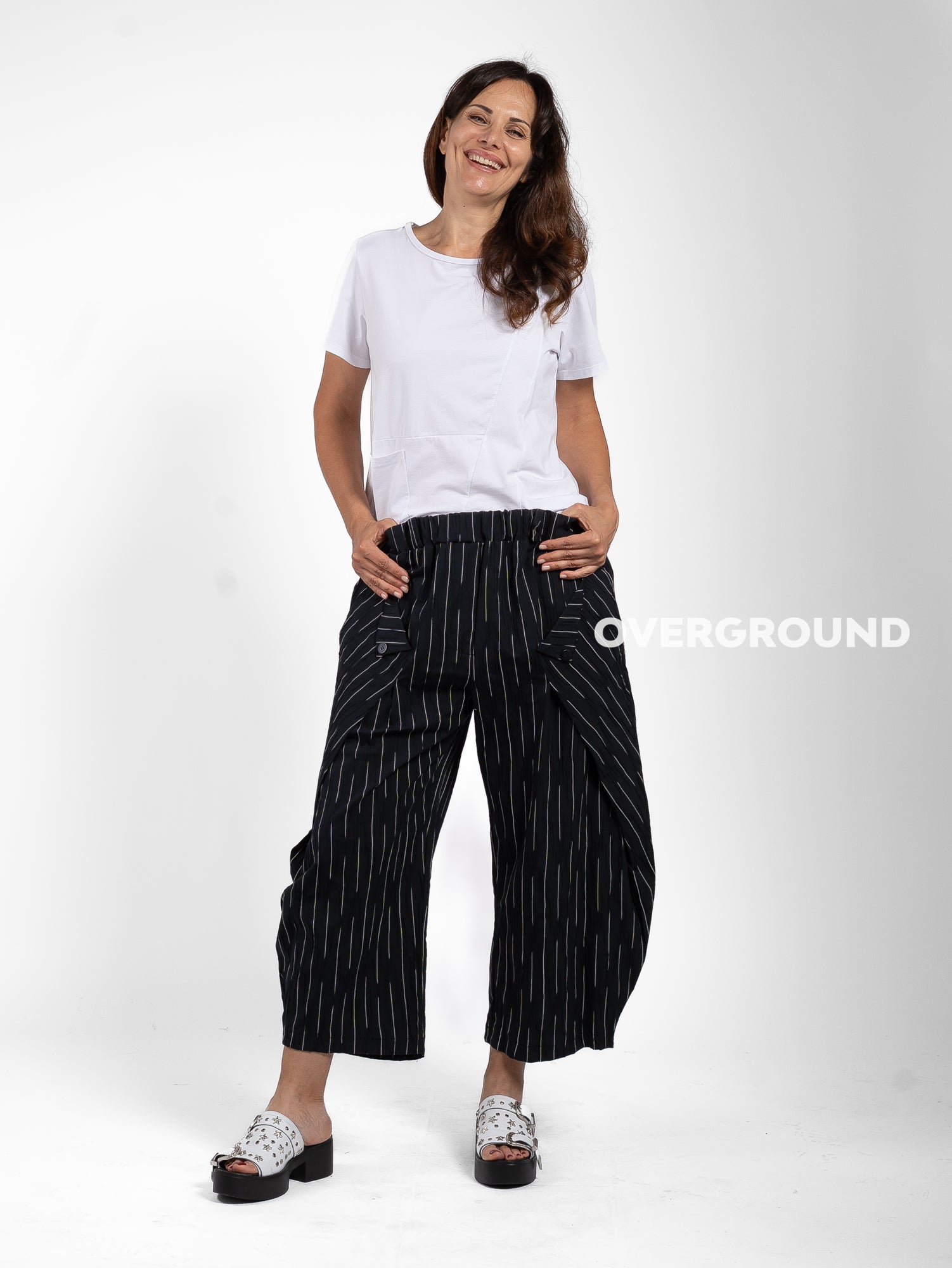 PANTALONE OVER RIGATO CON PATTINA E BOTTONE
