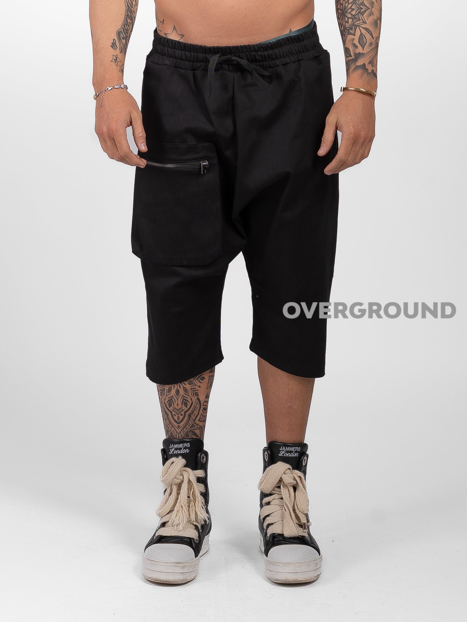 Pantalone corto a cavallo basso 3/4 con tasca cerniera davanti - OVERGROUND STORE