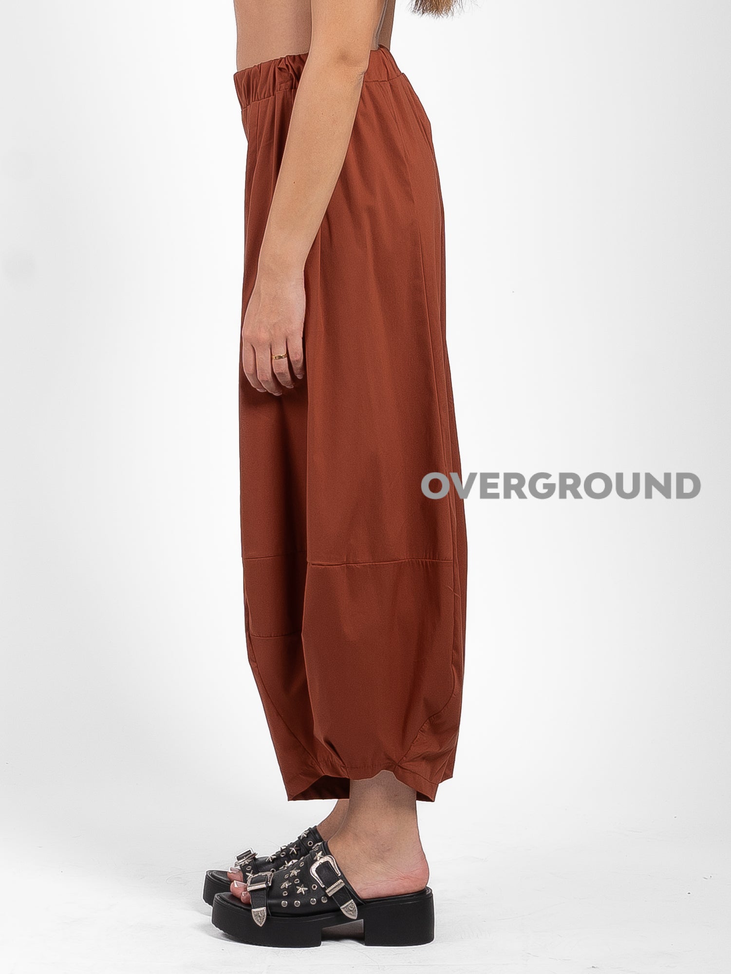 PANTALONE OVER CON GAMBULE CON RIPRESA IN FONDO