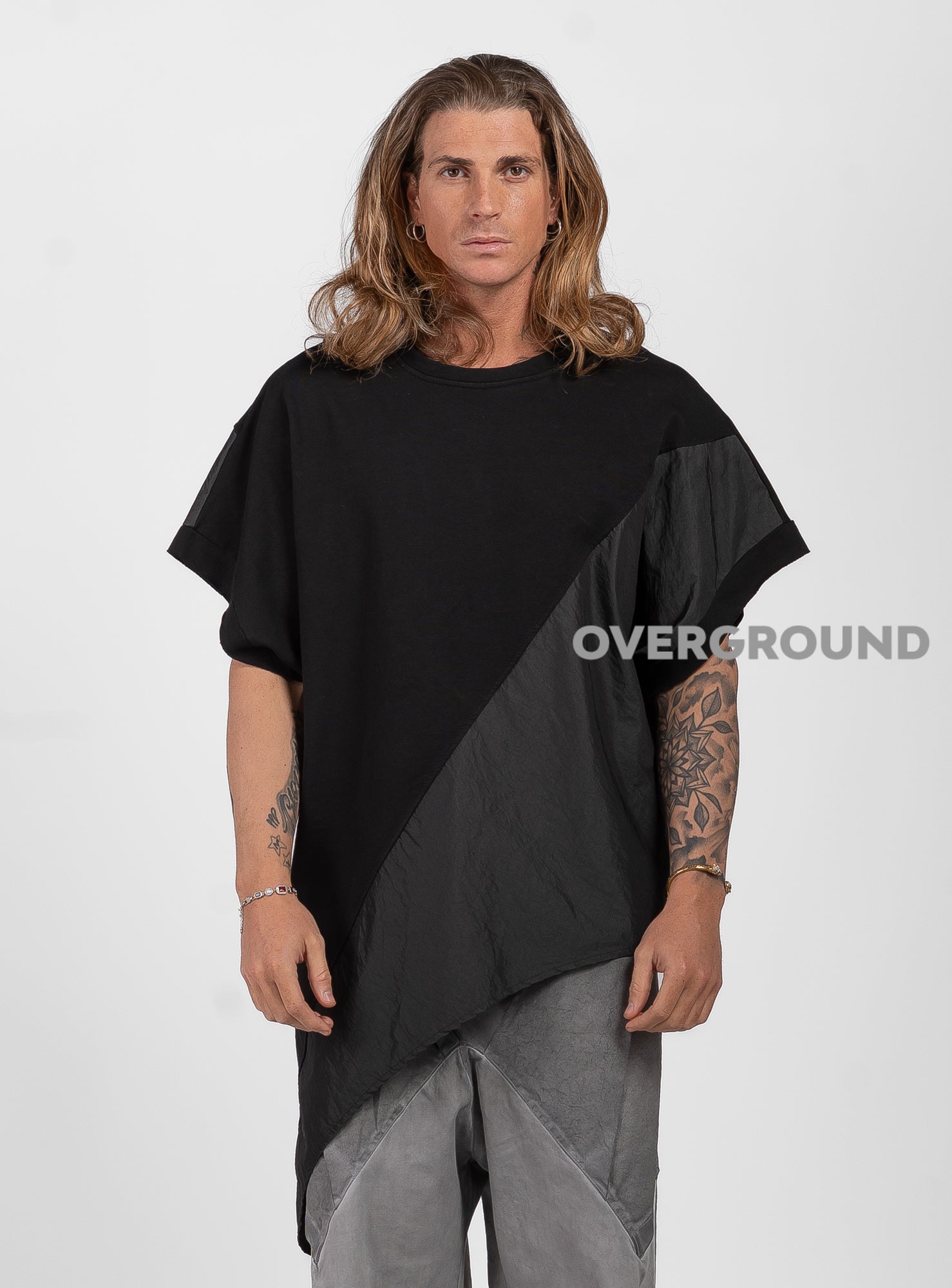 MAGLIA OVER MANICA CORTA ASIMMETRICA CON PUNTA - OVERGROUND STORE