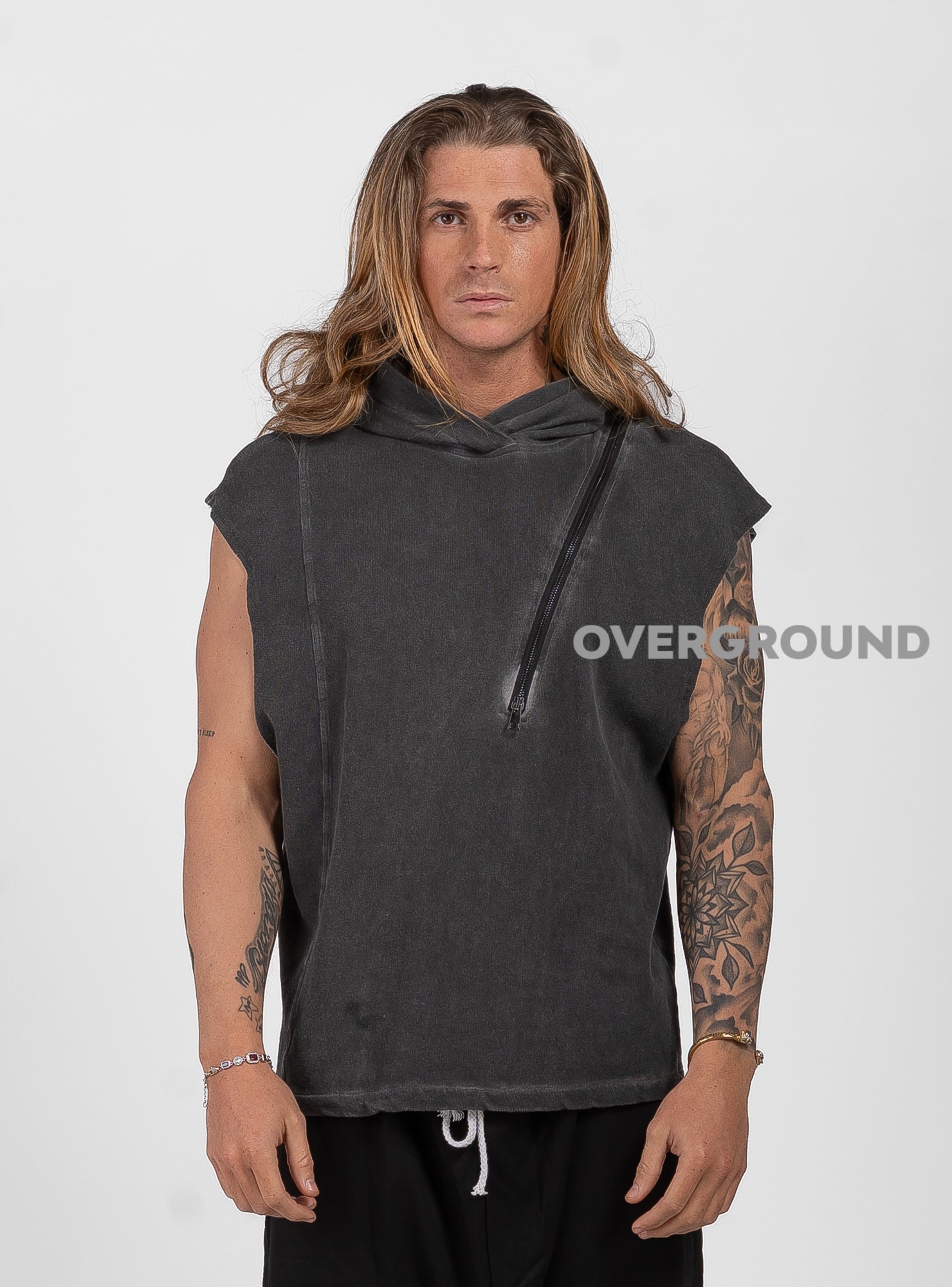 FELPA SMANICATA CON CERNIERA DAVANTI E CAPPUCCIO - OVERGROUND STORE