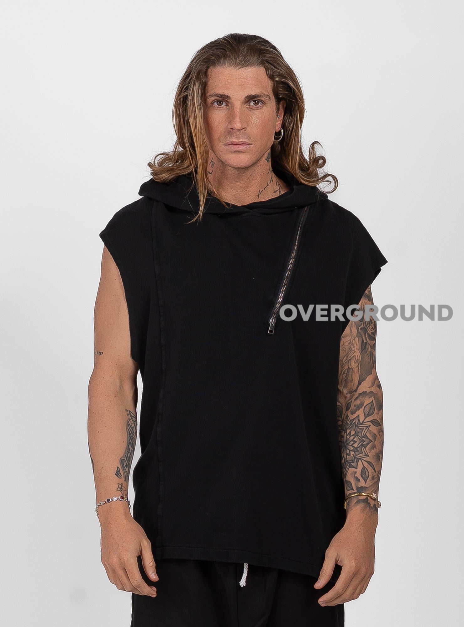 FELPA SMANICATA CON CERNIERA DAVANTI E CAPPUCCIO - OVERGROUND STORE