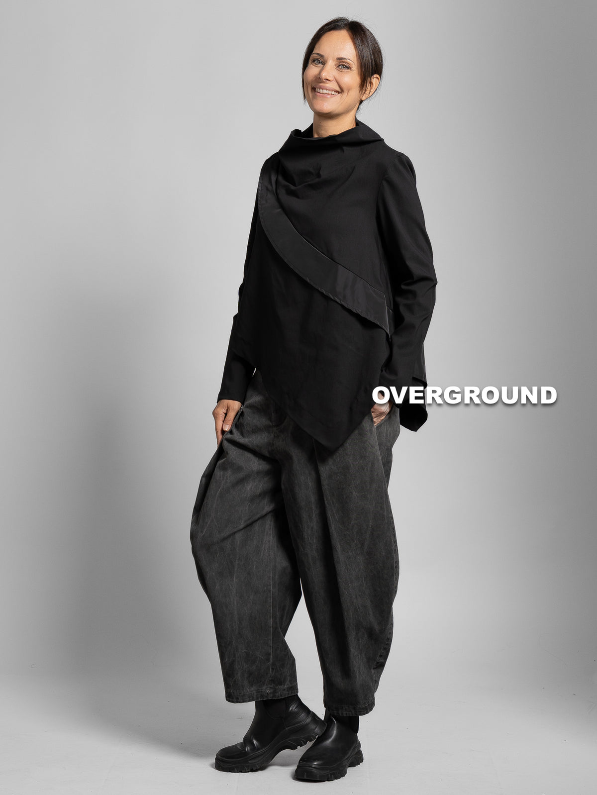 BLUSA OVER CON COLLO ALTO E PUNTA DAVANTI