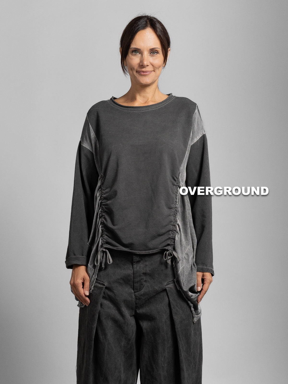 OVERSIZED-PULLOVER AUS DOPPELGEWEBE MIT ABNÄHERN