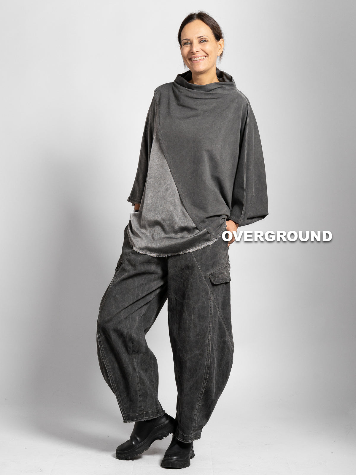 PANTALONE OVER CON PENS, CUCITURA SUL GAMBULE E FRONTALI E TASCHE - OVERGROUND STORE