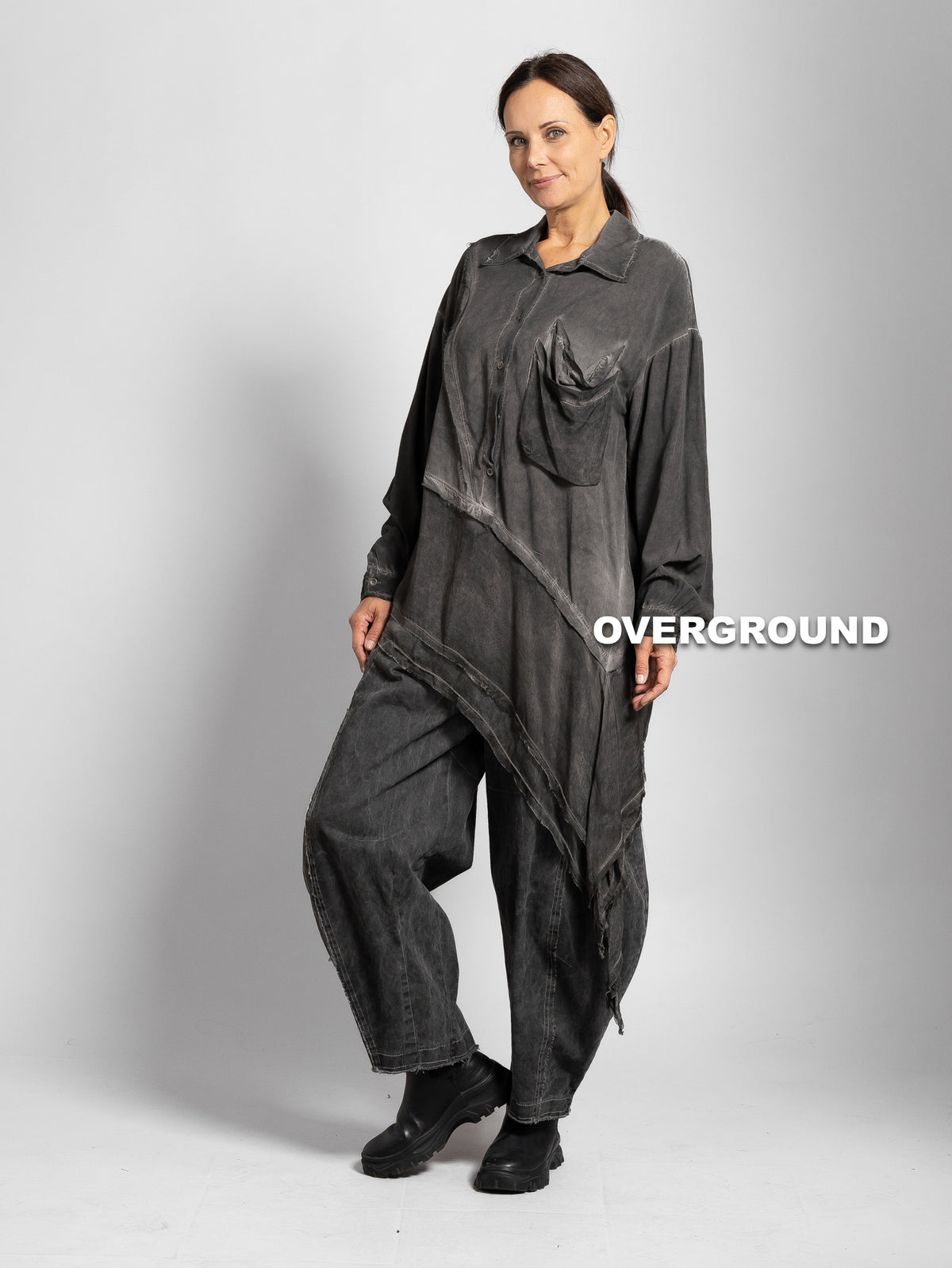 CAMICIA OVER VELATA ASIMMETRIVA CON PUNTA, TASCA E CUCITURE TAGLIO VIVO - OVERGROUND STORE
