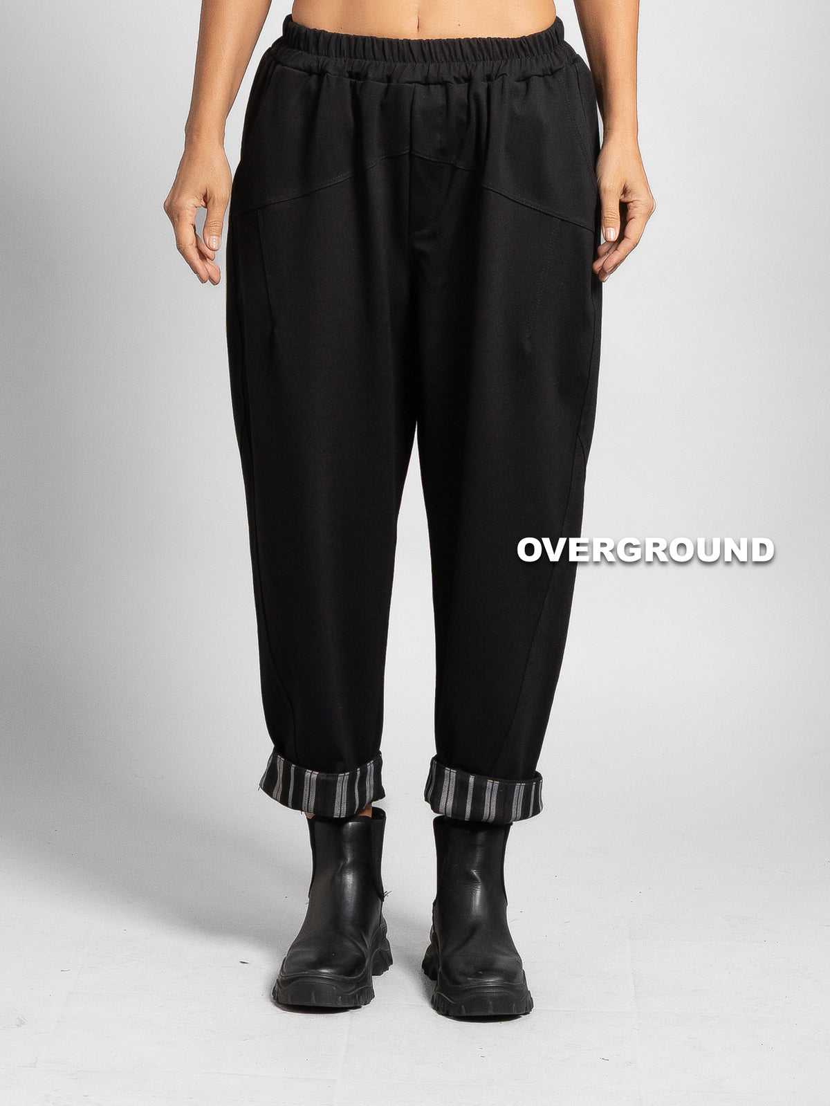 PANTALONE OVER GAMBULE LARGO, CUCITURE, RISVOLTINI A RIGHE E PATTINA SUL RETRO - OVERGROUND STORE