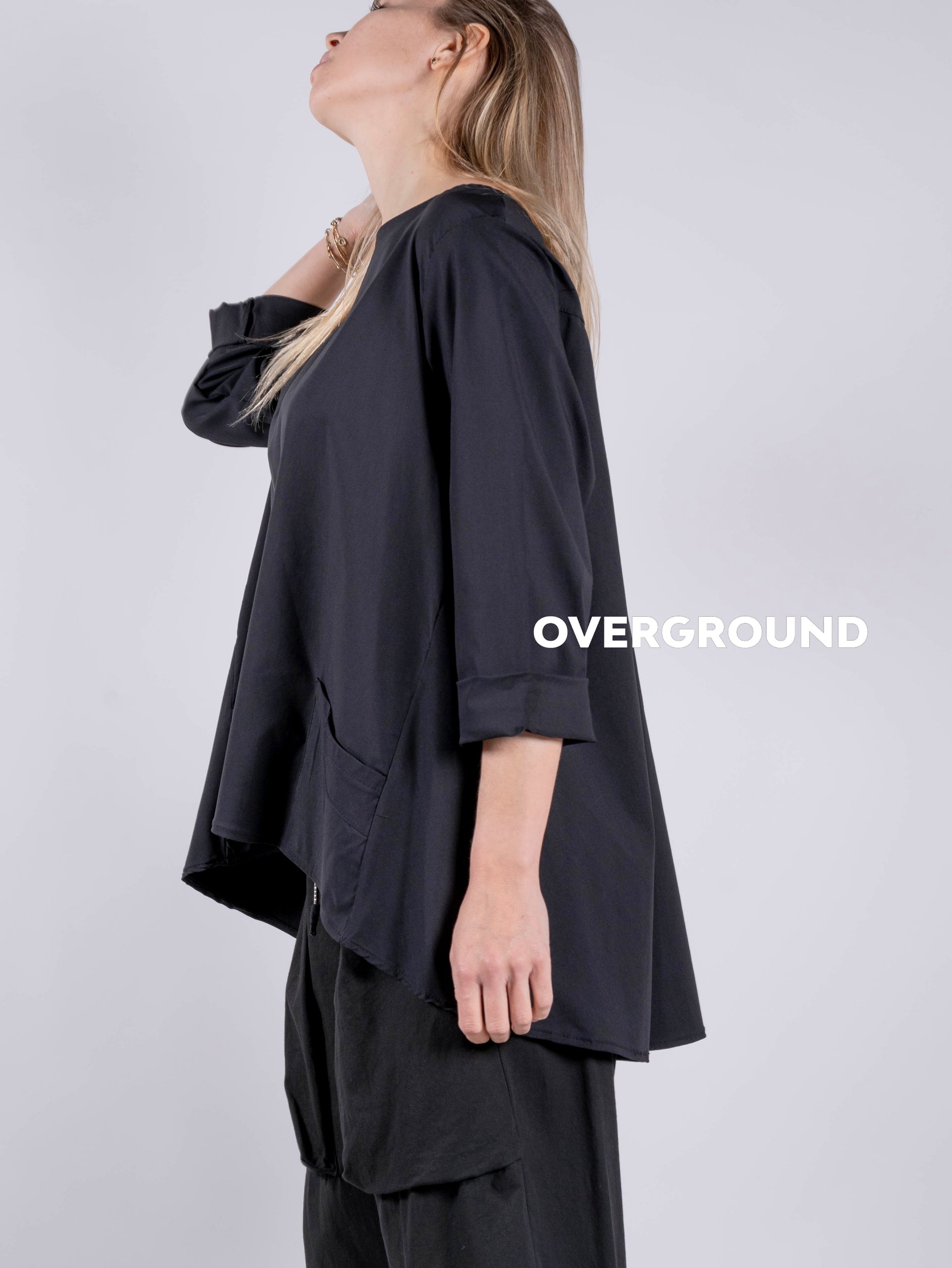 BLUSA LARGA ASIMMETRICA CON TASCHE LATERALE - OVERGROUND STORE