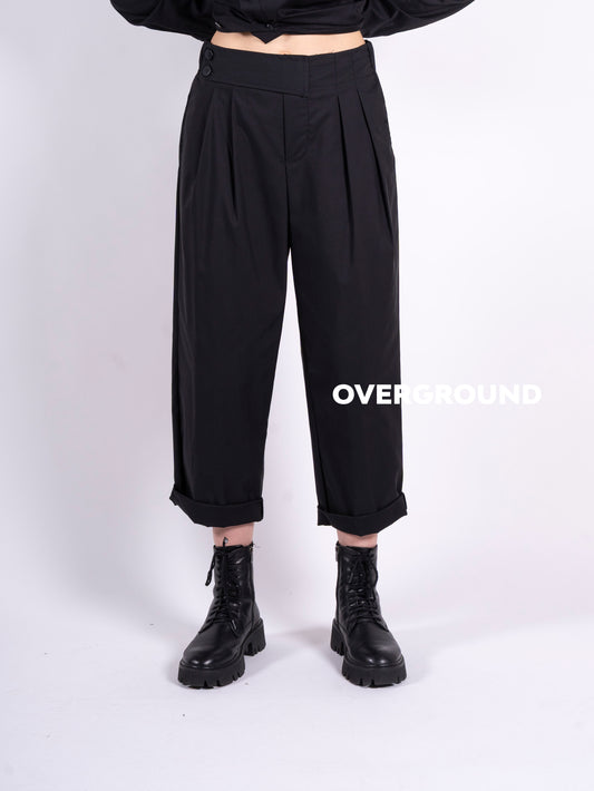 Wide gambule trousers with pleats and buttons