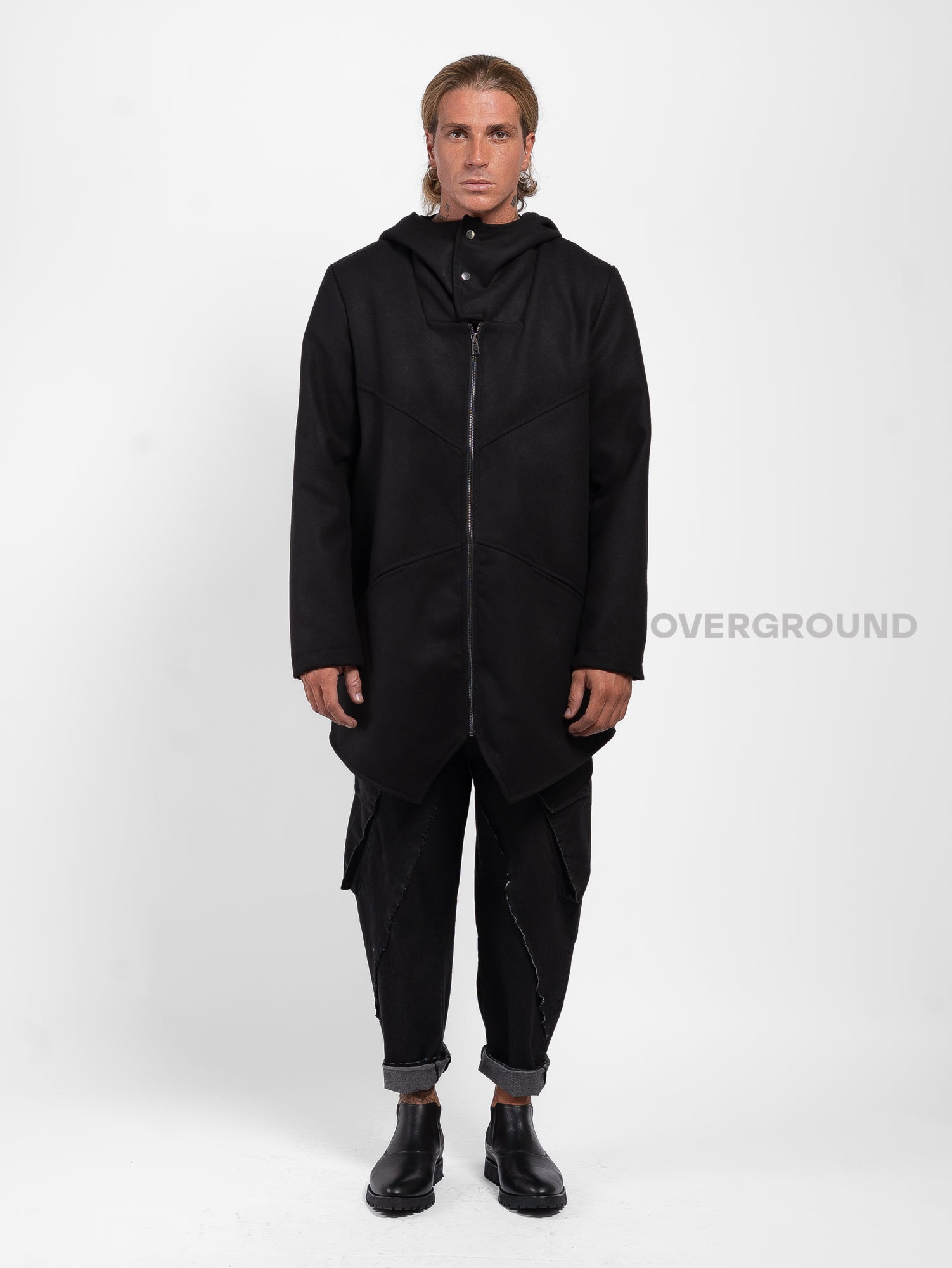 Giaccone asimmetrico con cappuccio e cerniera e bottoni - OVERGROUND STORE