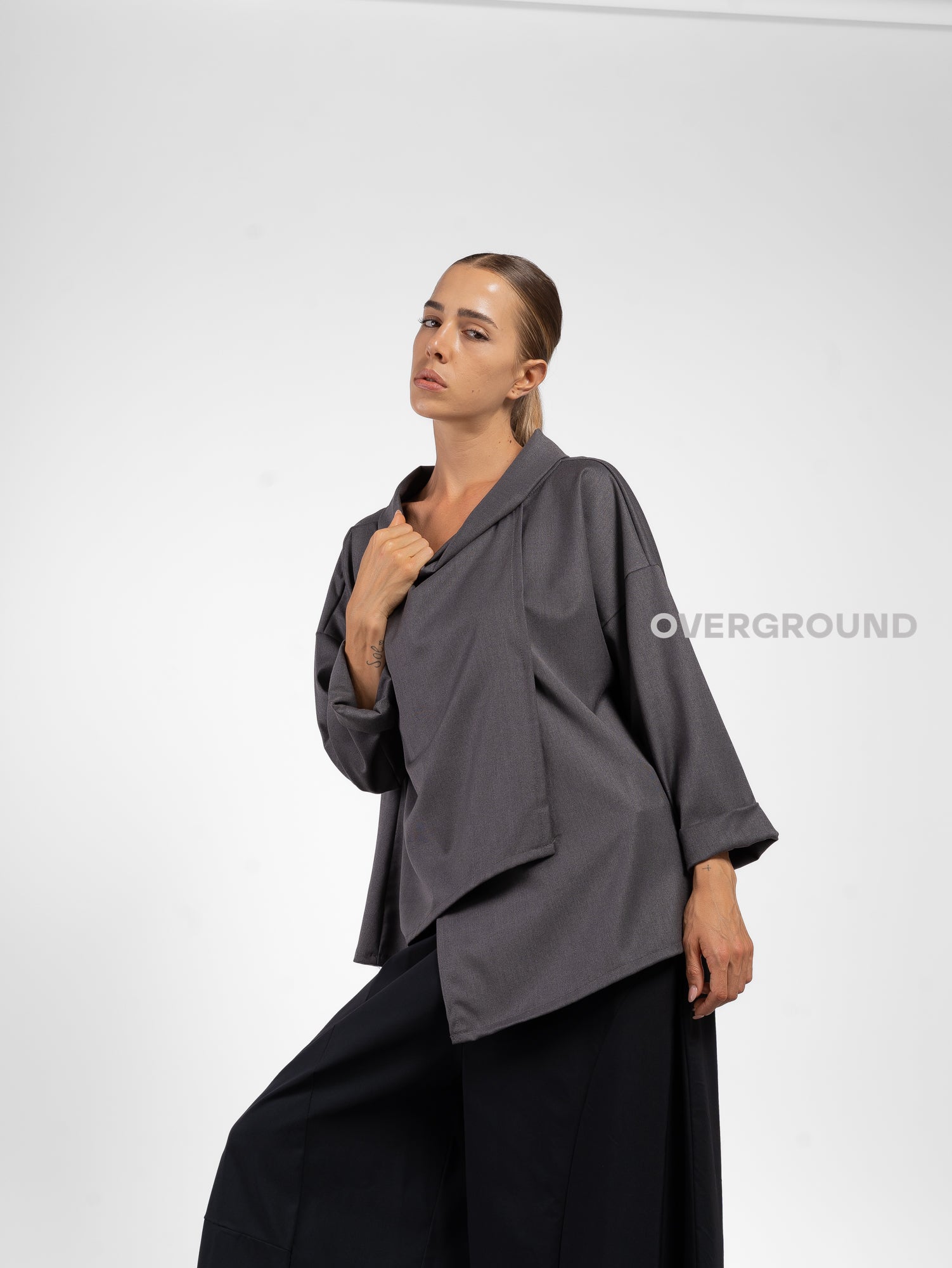 BLUSA OVER ASIMMETRICA CON COLLO A BARCA - OVERGROUND STORE