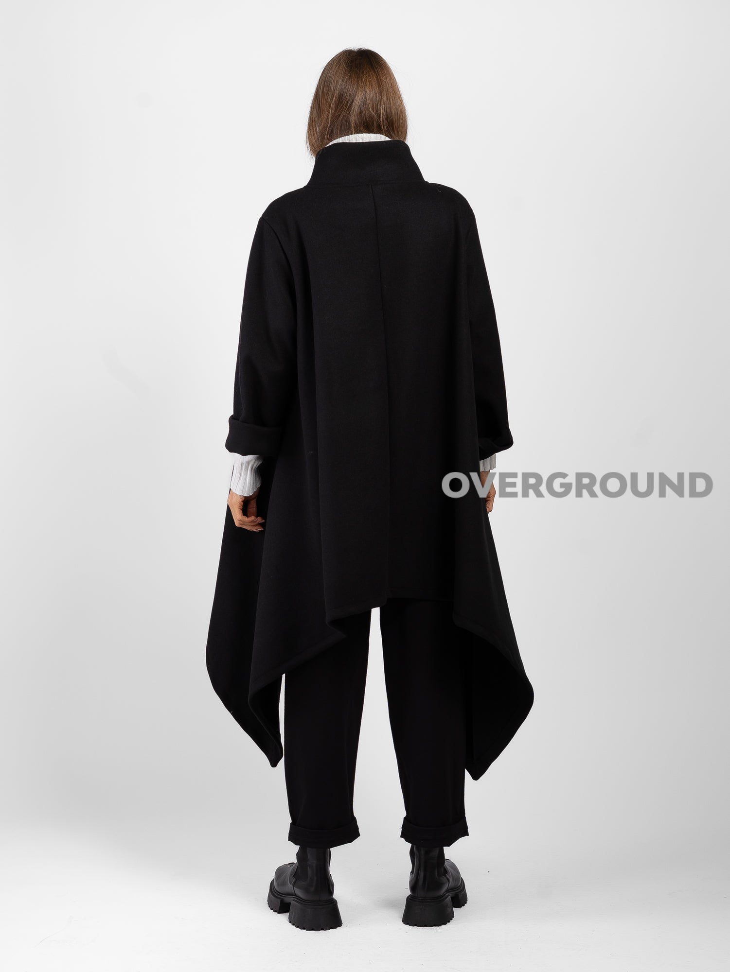 duster coat in cloth with asymmetrical buttoning