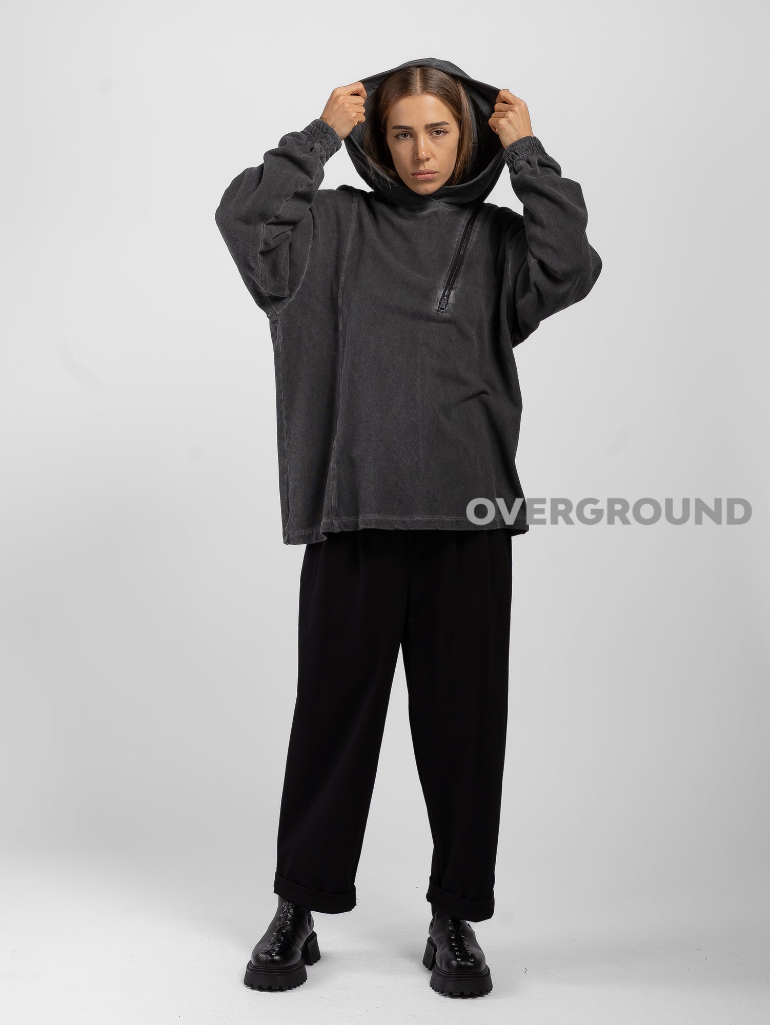 SWEATSHIRT WITH ZIP FRONT AND HOOD