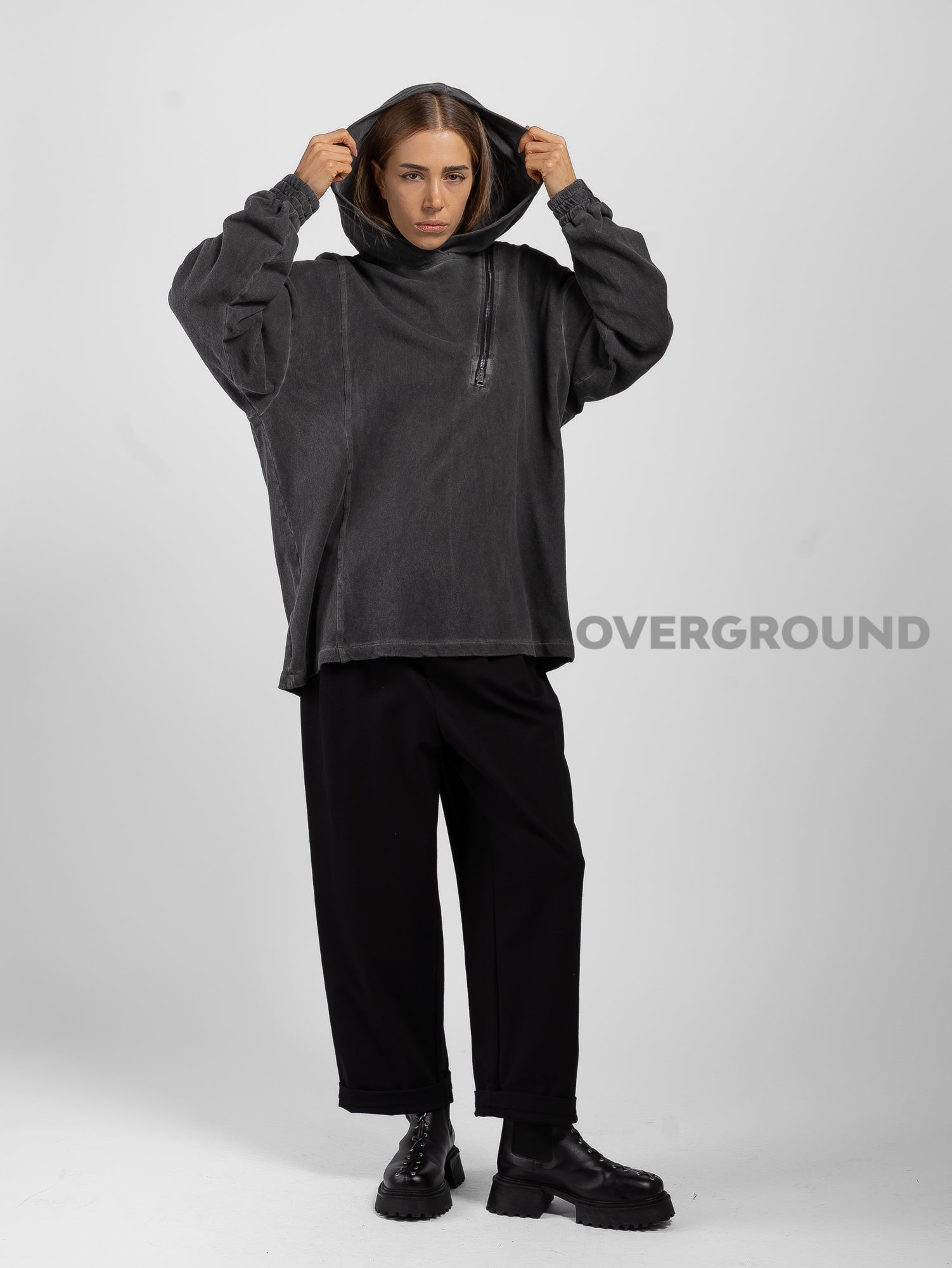 FELPA CON CERNIERA DAVANTI E CAPPUCCIO