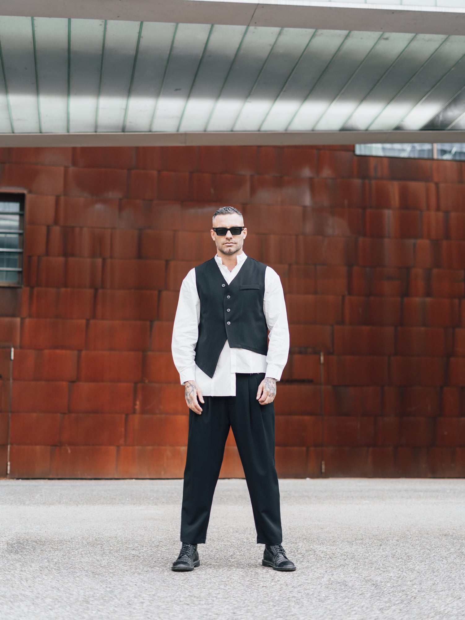 GILET CON ABBOTTONATURA ASIMMETRICA - OVERGROUND STORE