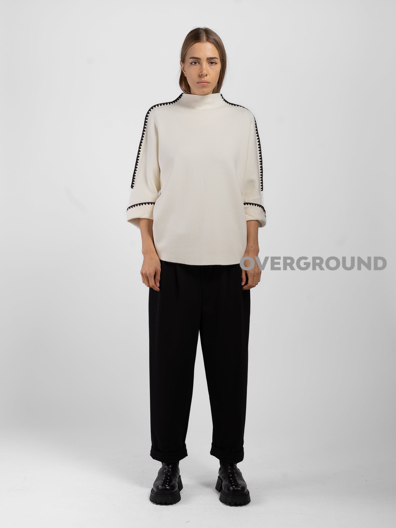 MAGLIONE CON RICAMO SULLA SPALLA - OVERGROUND STORE