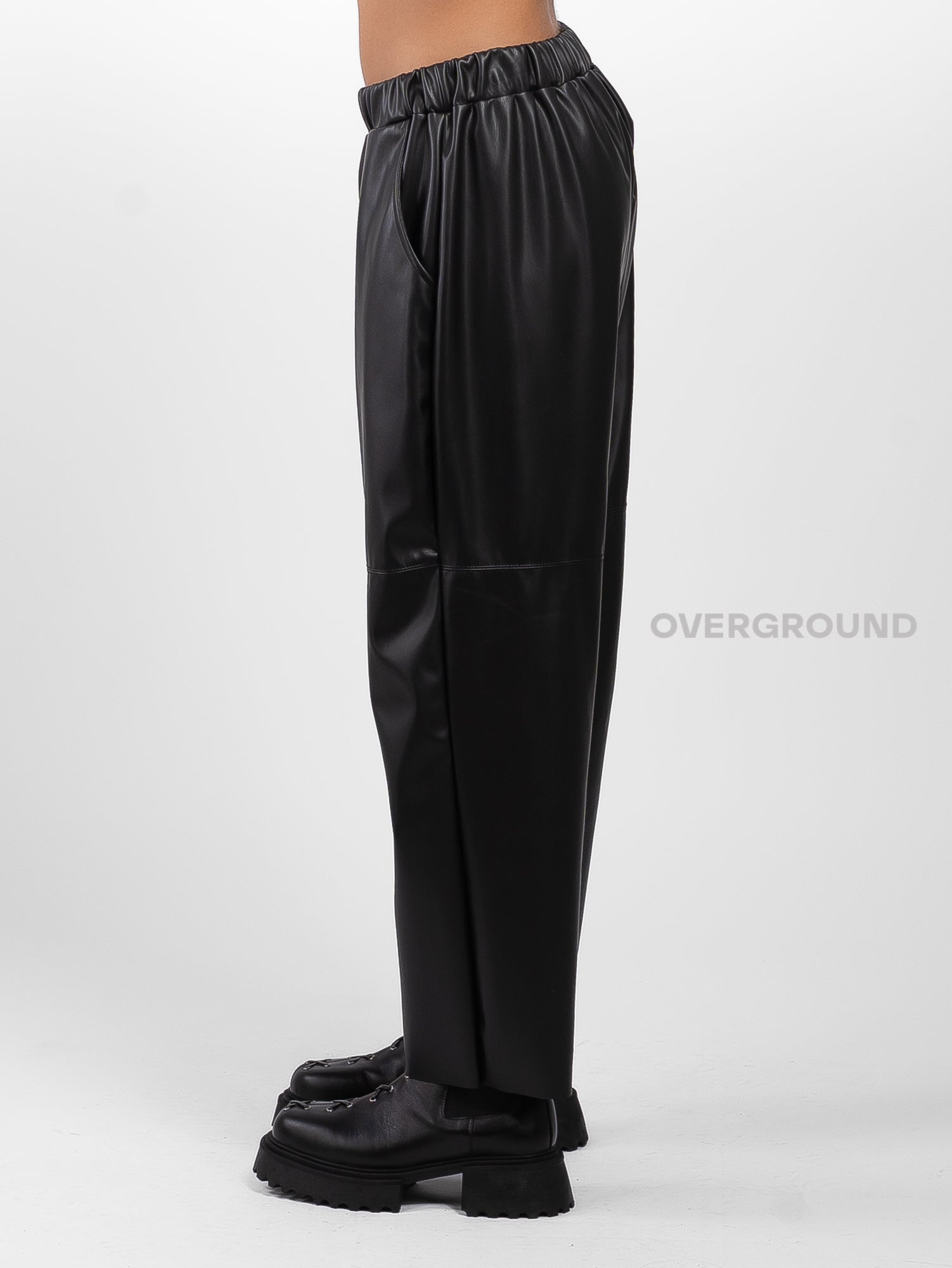 PANTALONE GAMBULE LARGO IN ECOPELLE CON CUCITURE DAVANTI - OVERGROUND STORE