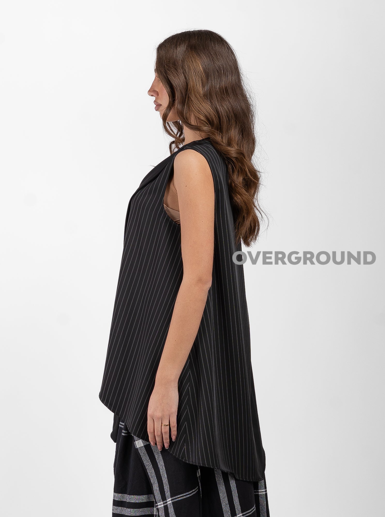 SMANICATO ASIMMETRICO GESSATO - OVERGROUND STORE