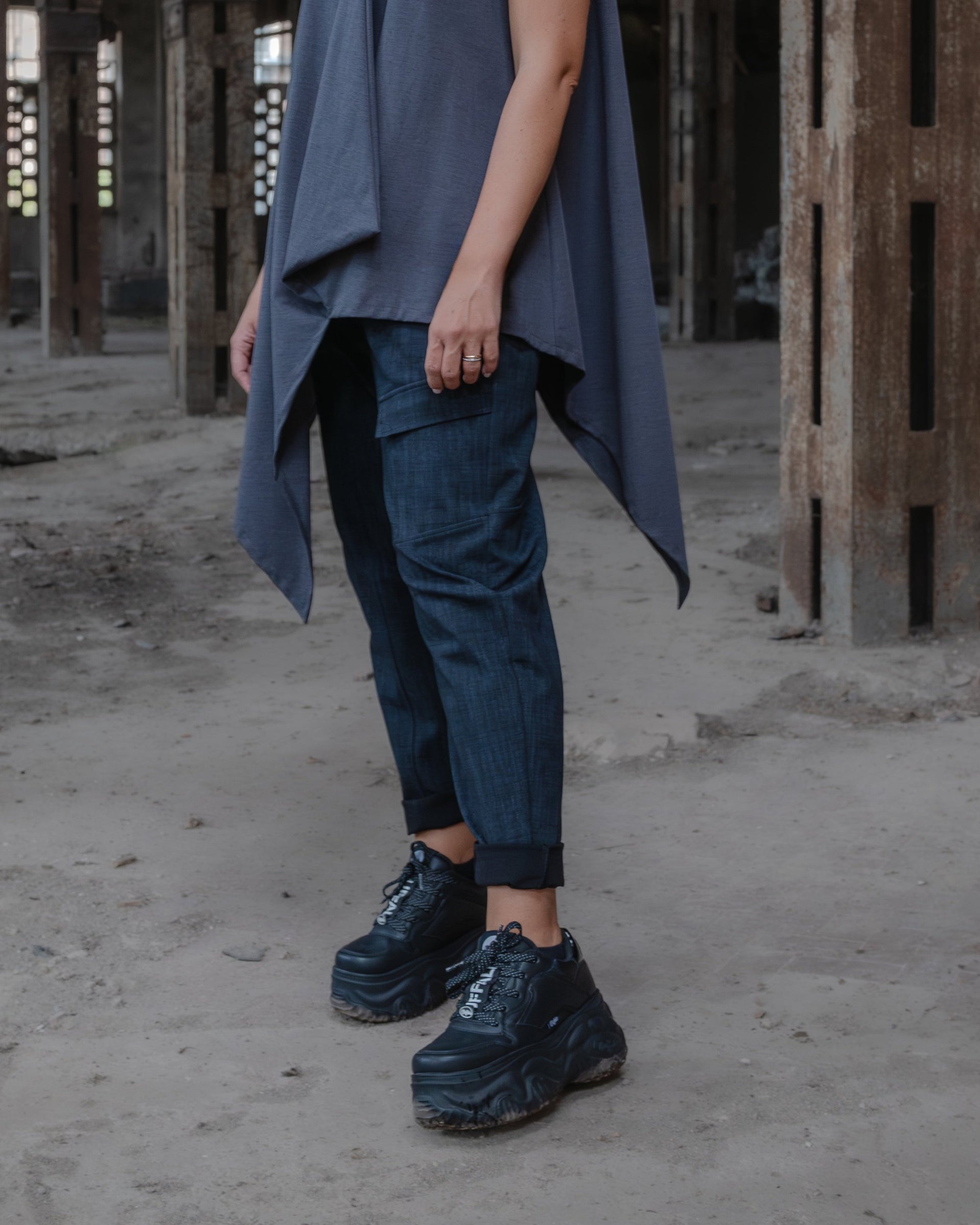 Pantaloni con pattina frontale Elastico in Vita e Tasca Laterale - OVERGROUND STORE