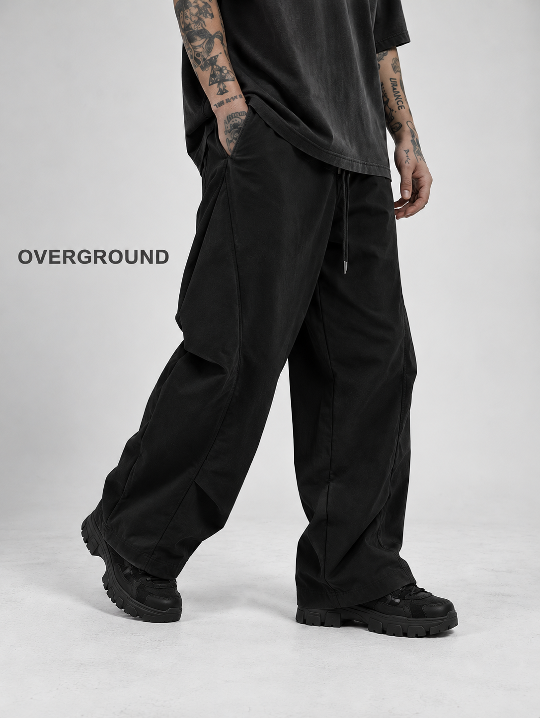 PANTALONE OVER CON CUCITURA SUL GAMBULE