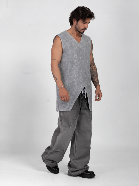 SLEEVELESS TOP WITH CENTRAL SLIT AT THE BOTTOM