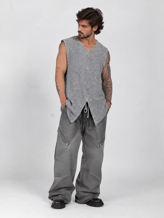 SLEEVELESS TOP WITH CENTRAL SLIT AT THE BOTTOM