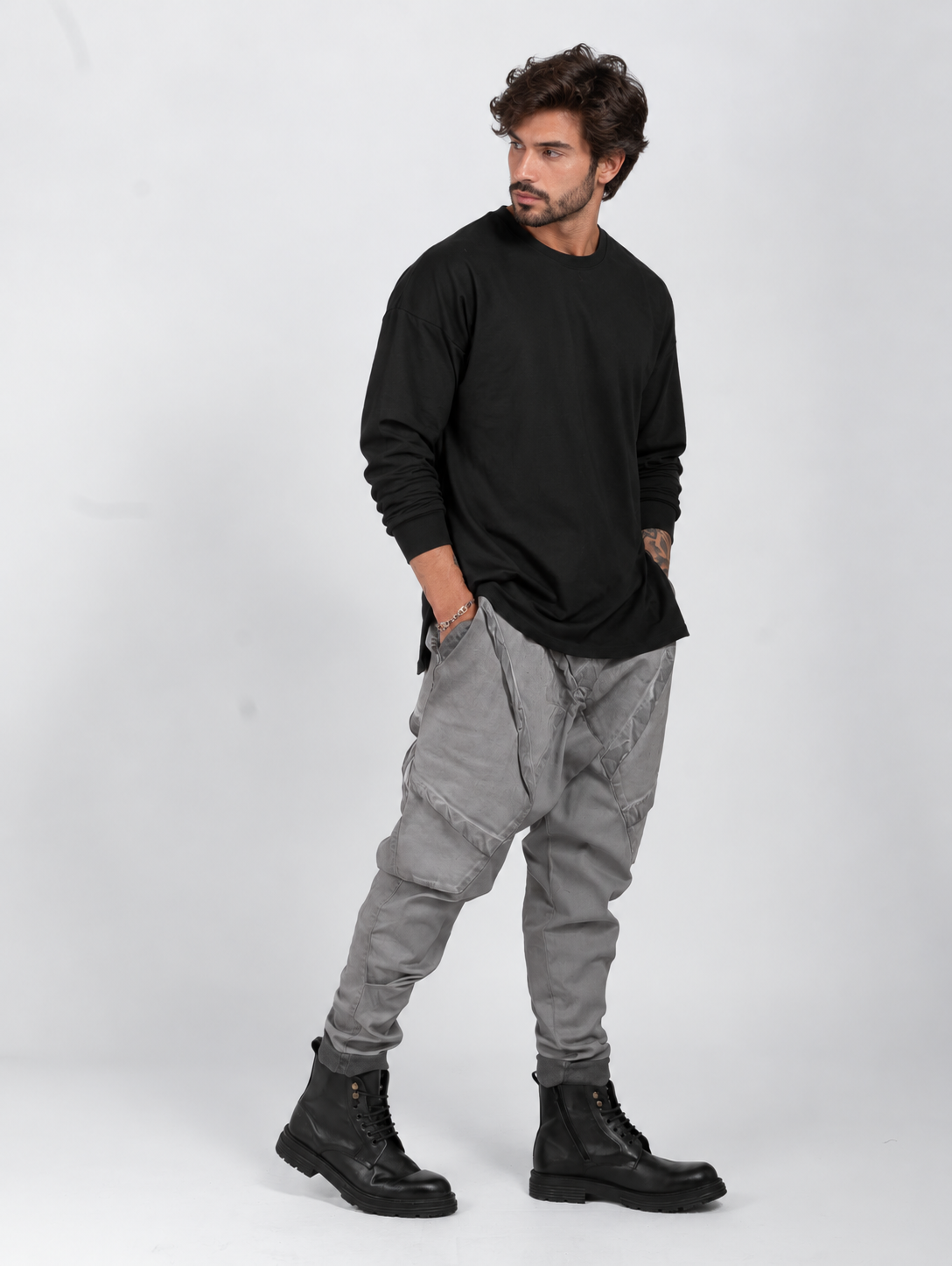 PANTALONE CAVALLO BASSO CON CHIUSURA LACCI E CUCITURE DAVANTI