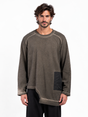 MAGLIA OVER CON SPACCO E TASCA LATERALE