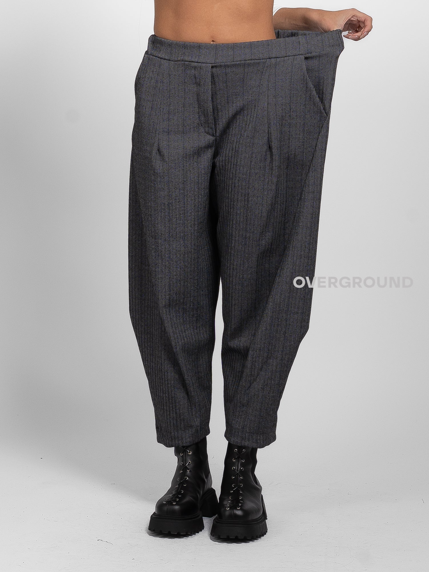 PANTALONE OVER RIGATO CON CUCITURE SUL GAMBULE