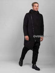 Giaccone con cerniera trasversale e bottone a chiudere