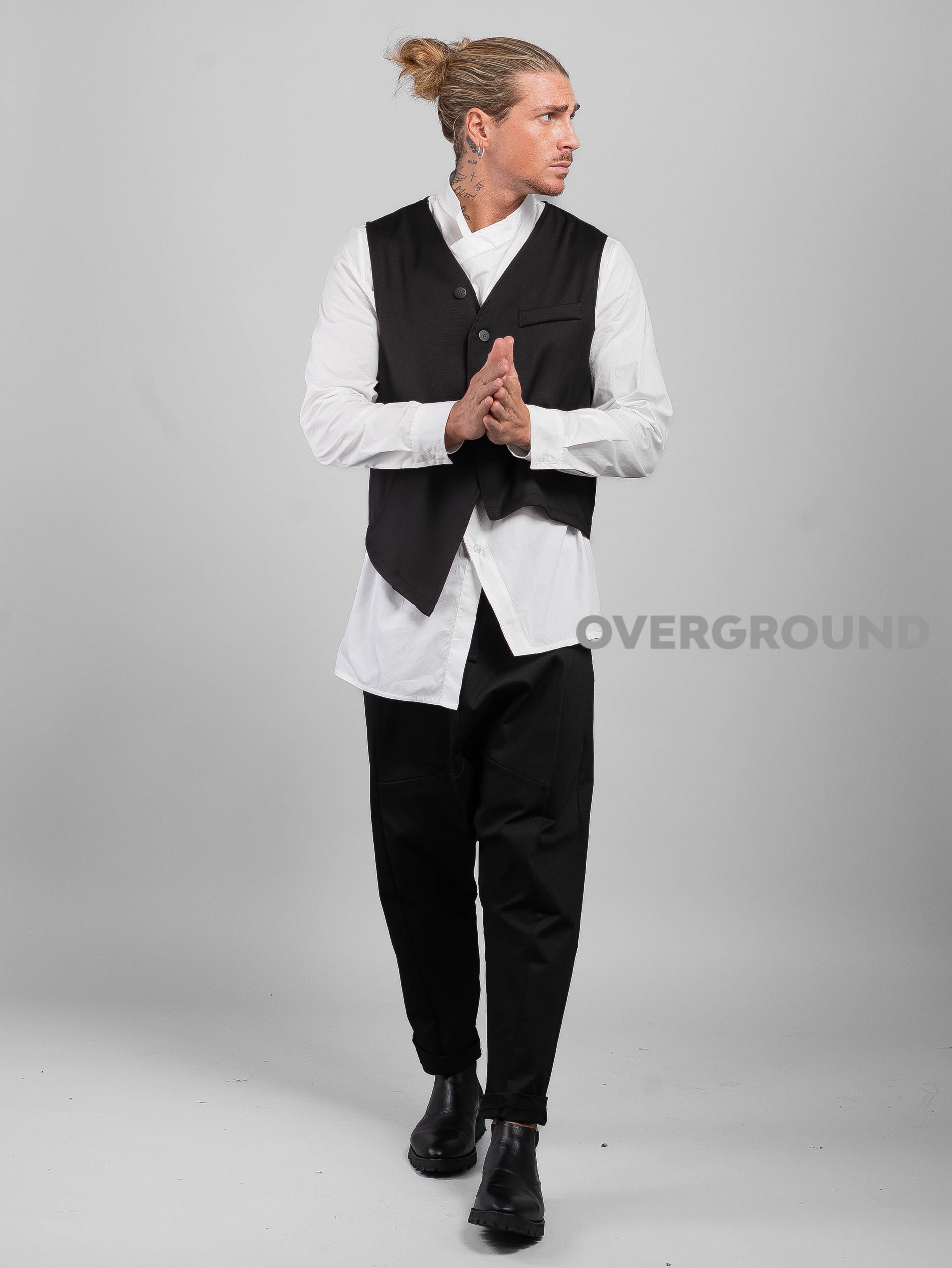 GILET CON ABBOTTONATURA ASIMMETRICA