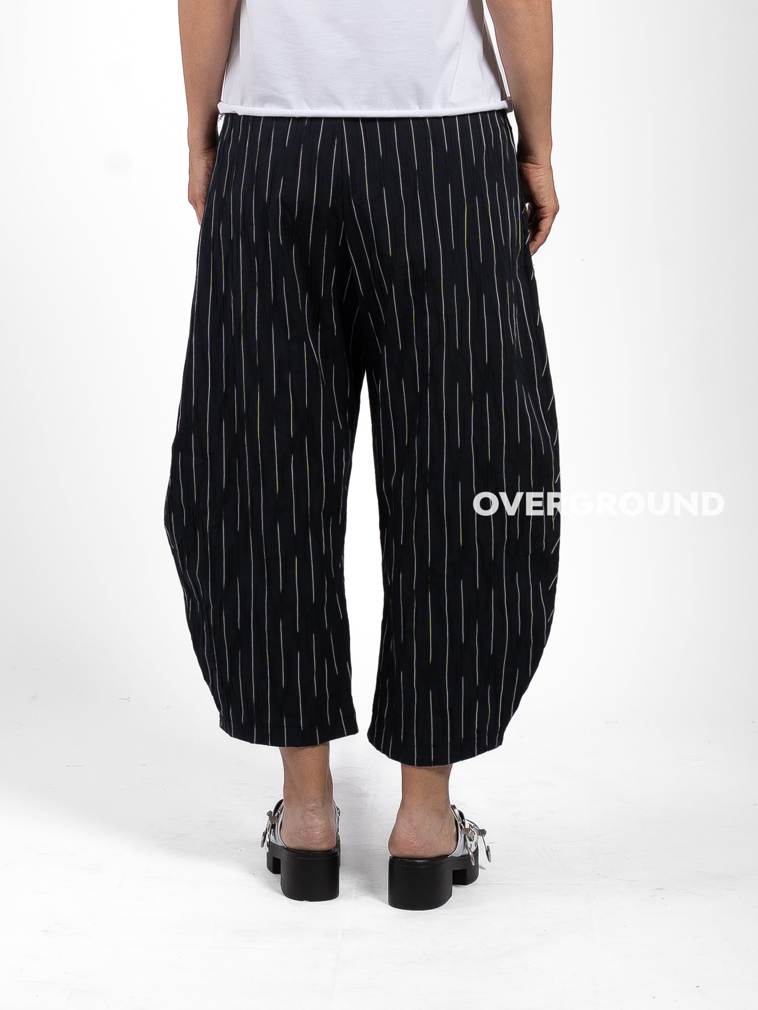 PANTALONE OVER RIGATO CON PATTINA E BOTTONE