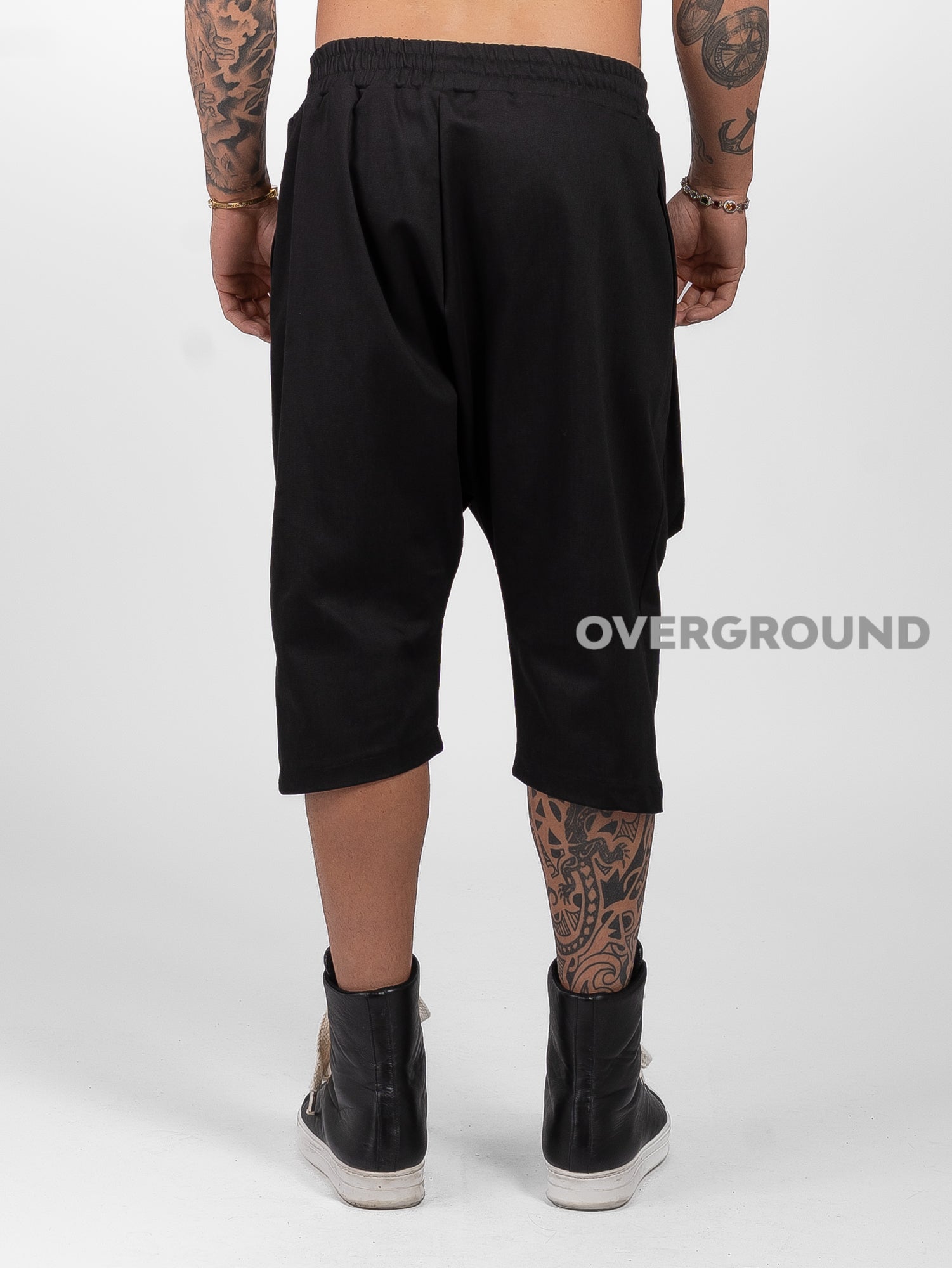 Pantalone corto a cavallo basso 3/4 con tasca cerniera davanti - OVERGROUND STORE 
