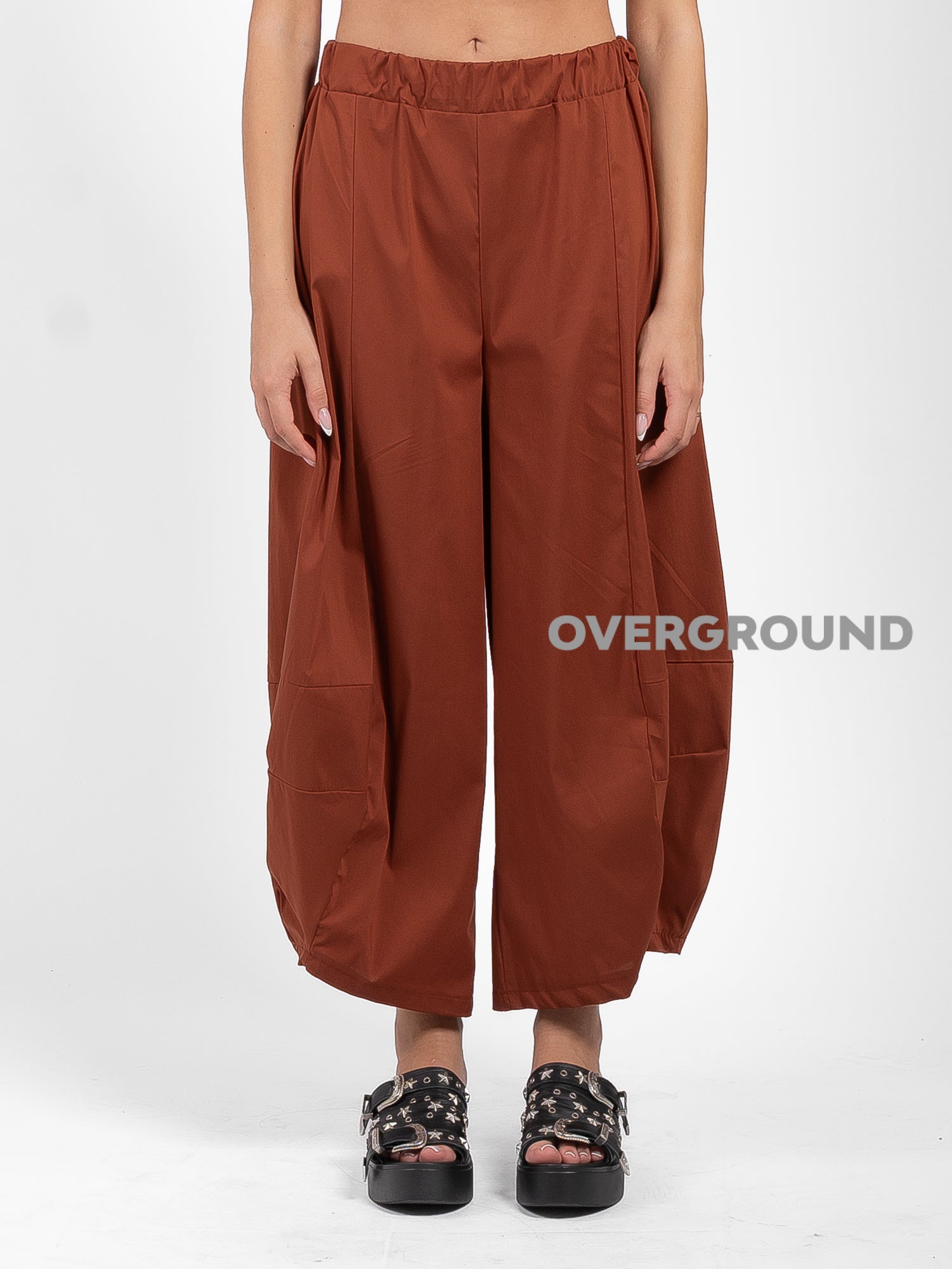 PANTALONE OVER CON GAMBULE CON RIPRESA IN FONDO