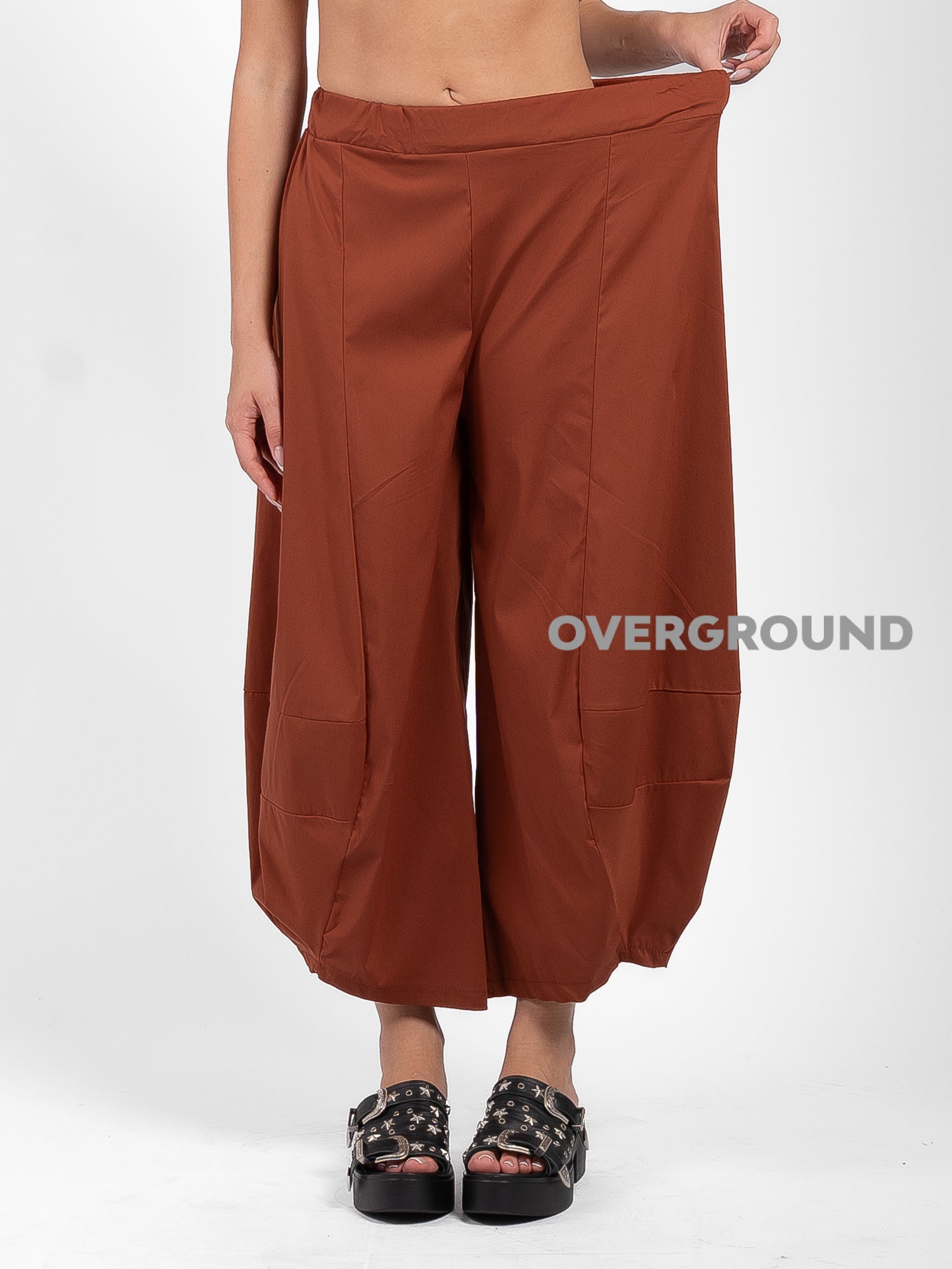 PANTALONE OVER CON GAMBULE CON RIPRESA IN FONDO