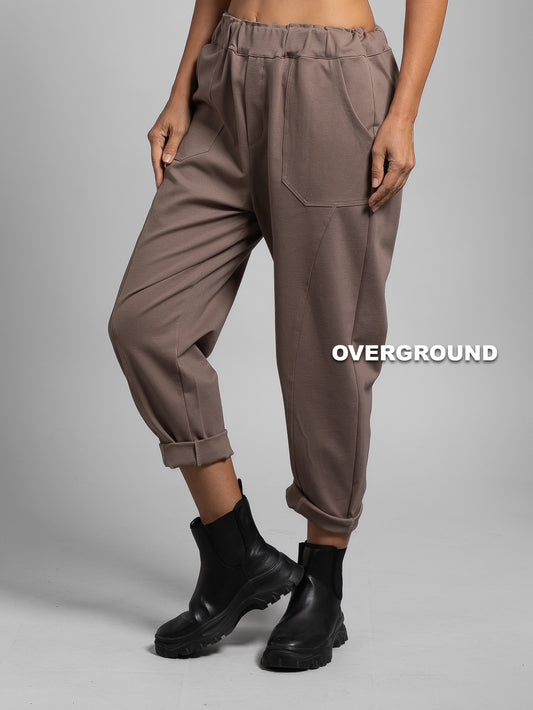 PANTALONE OVER CON TASCHE E CUCITURE SUL GAMBULE