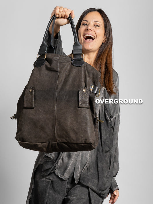 LEDERTASCHE MIT REISSVERSCHLÜSSEN UND KNÖPFEN