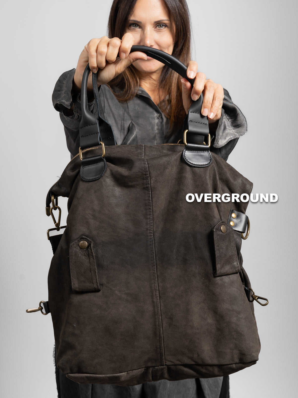 BORSA PELLE CON CERNIERE E BOTTONI
