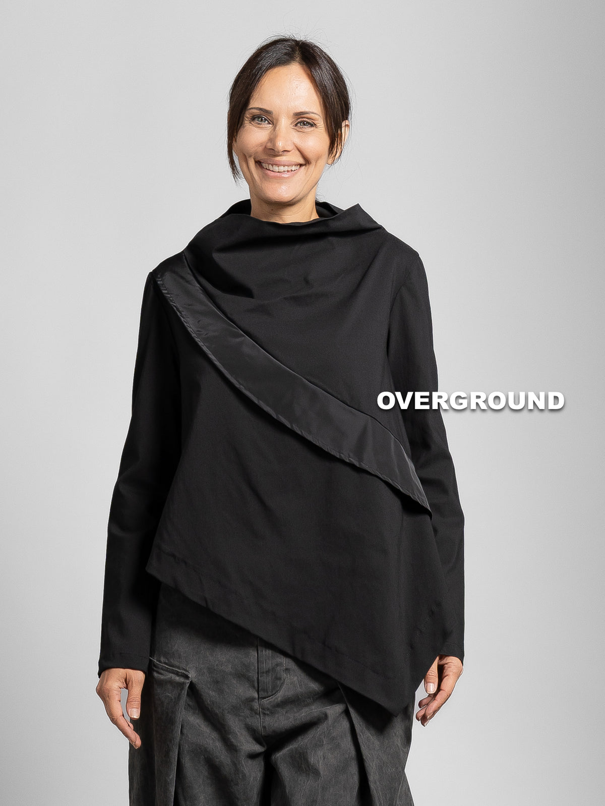 BLUSA OVER CON COLLO ALTO E PUNTA DAVANTI