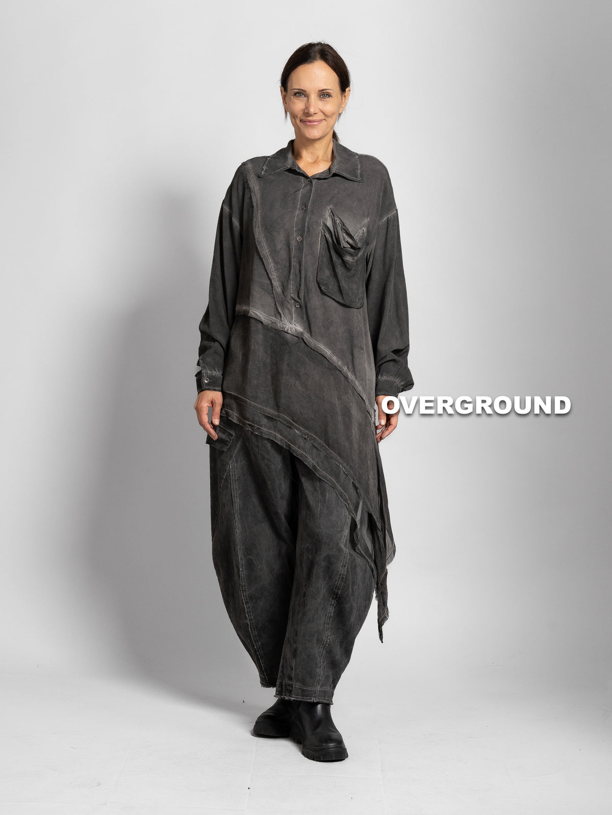 CAMICIA OVER VELATA ASIMMETRIVA CON PUNTA, TASCA E CUCITURE TAGLIO VIVO - OVERGROUND STORE 