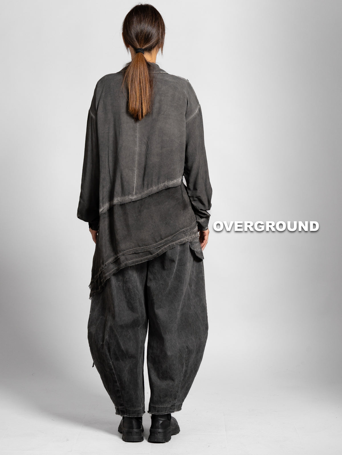 CAMICIA OVER VELATA ASIMMETRIVA CON PUNTA, TASCA E CUCITURE TAGLIO VIVO - OVERGROUND STORE 