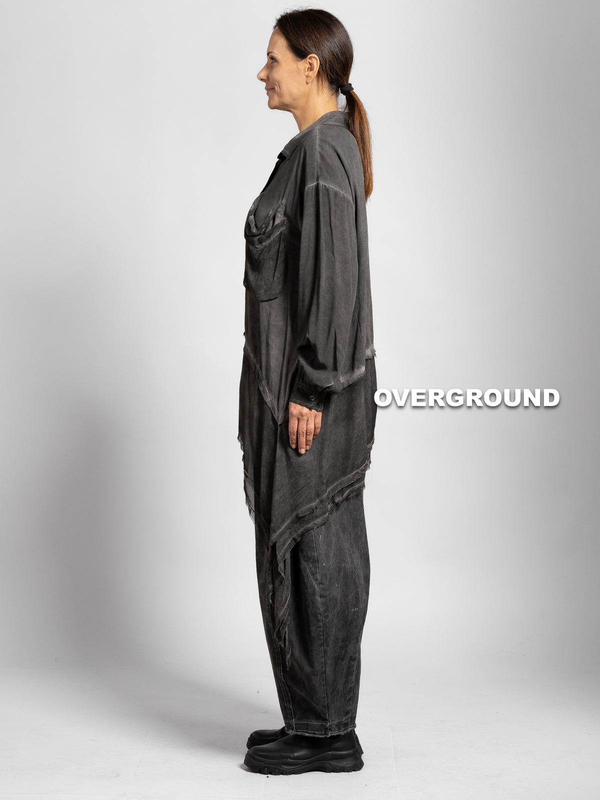 CAMICIA OVER VELATA ASIMMETRIVA CON PUNTA, TASCA E CUCITURE TAGLIO VIVO - OVERGROUND STORE 