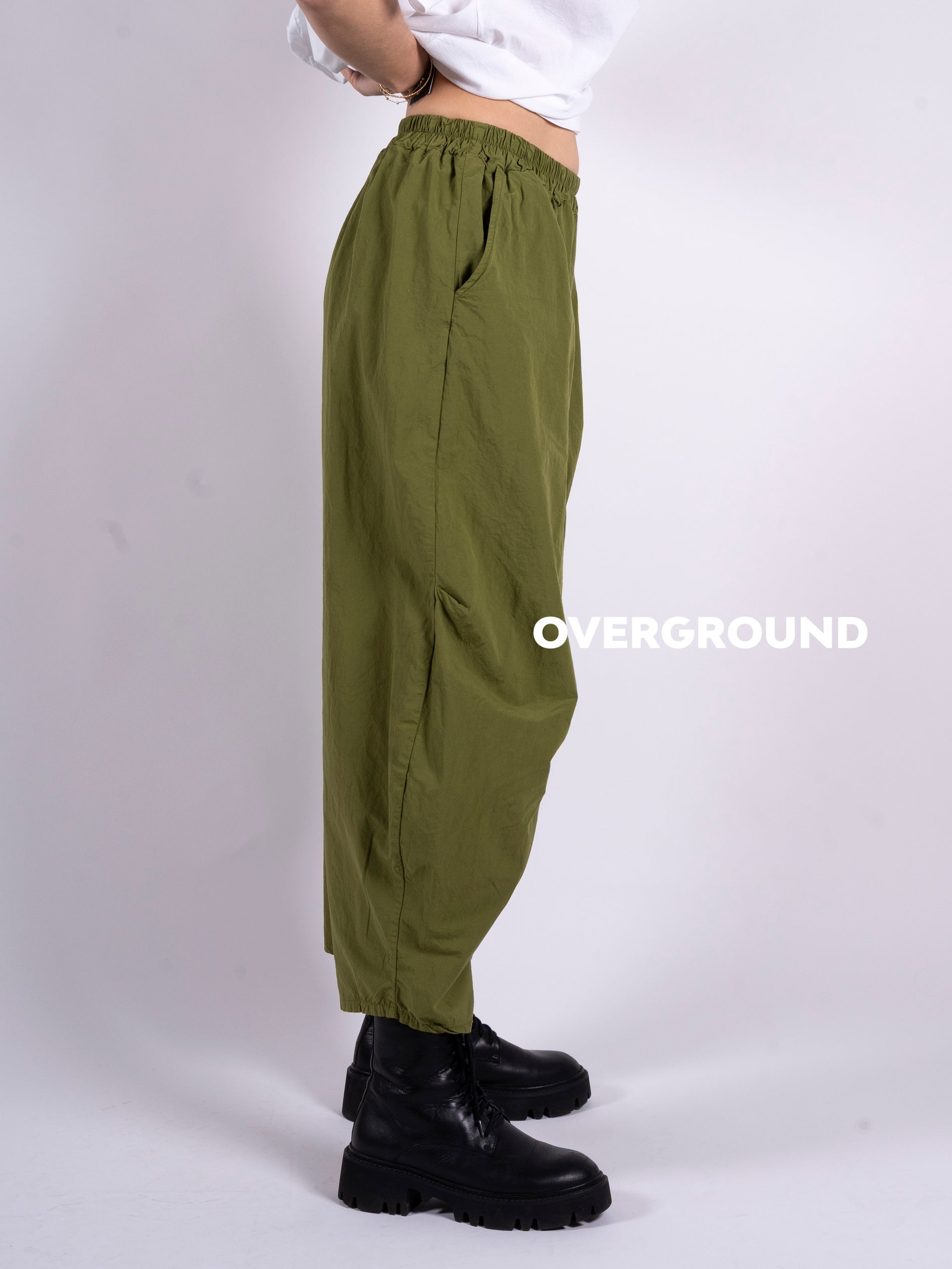 PANTALONE OVER CON RIPRESE IN FONDO