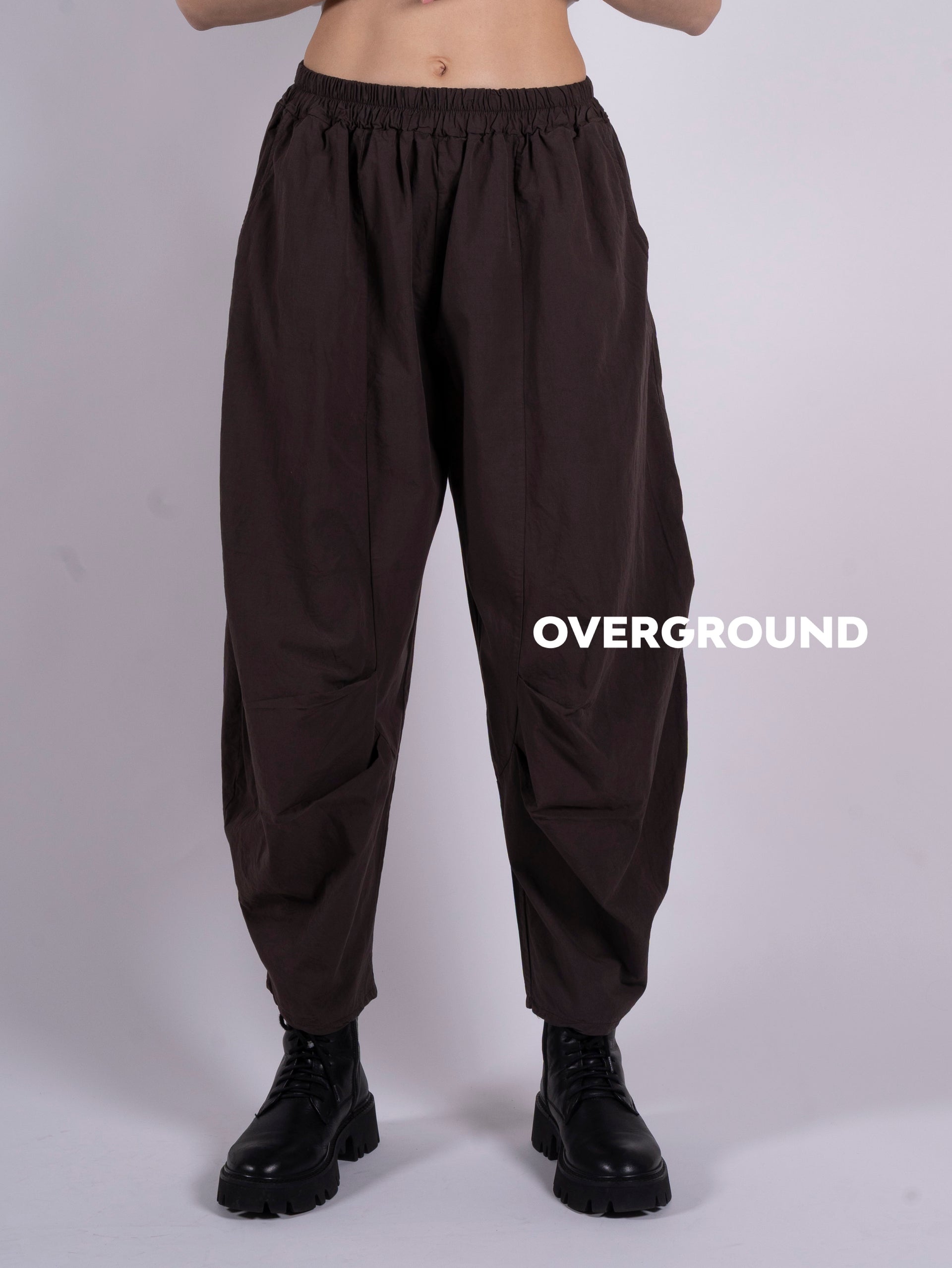 PANTALONE OVER CON RIPRESE IN FONDO
